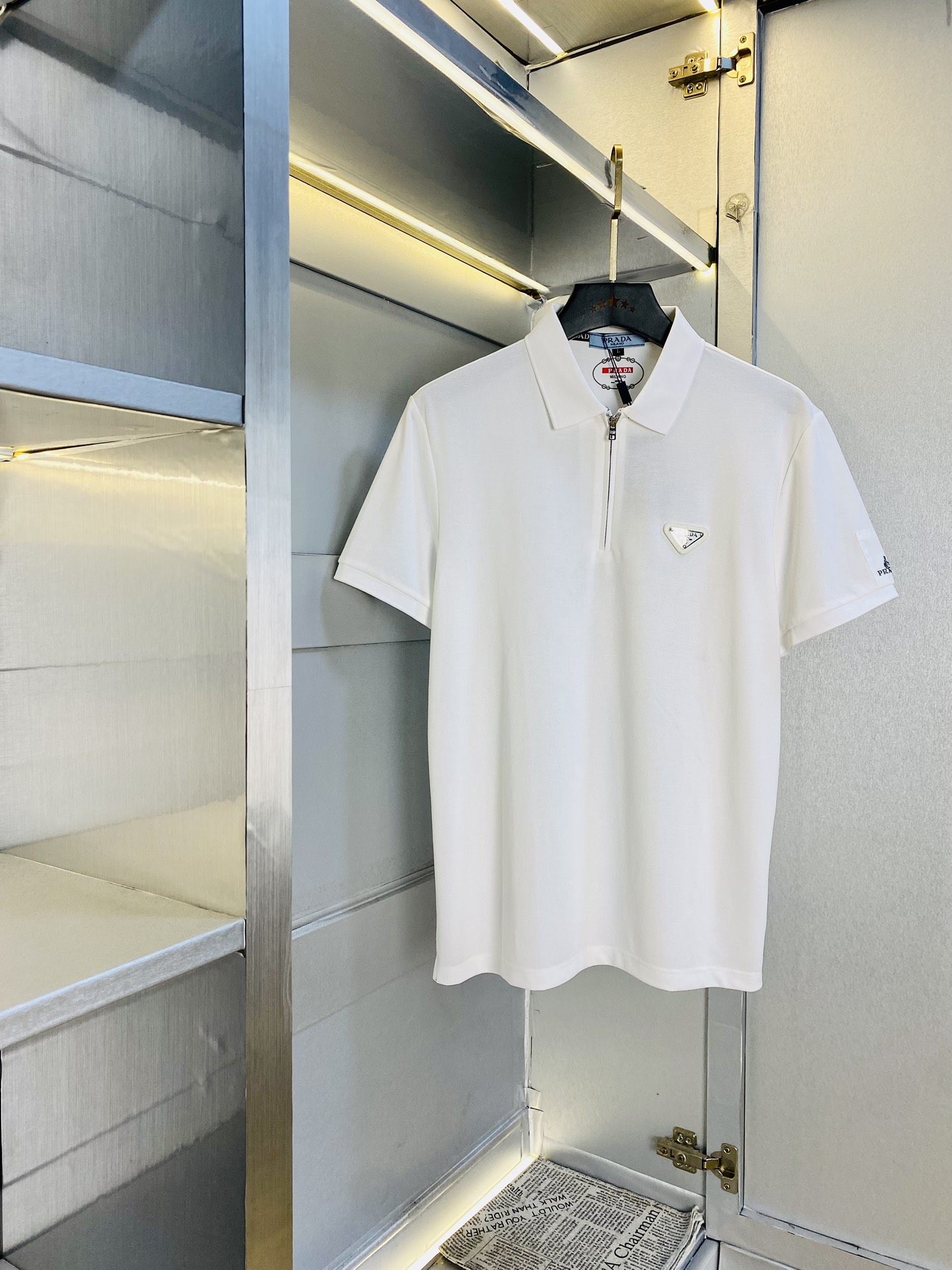 NO:427229,Wearable 210 kilograms of fat man's gossip Prada Prada Original quality Latest clothes Short-sleeved lapel Short-sleeved Polo shirt Selected counter custom top-grade imported mercerized cotton fabrics All details are perfectly 1 to 1 replica of the original product Restore the authenticity 100% Original hardware High-end custom auxiliary materials Original original mark The upper body effect is excellent Number of codes M-4XL,,prada,prada,T-shirt,alexander wang19860909可穿210斤胖子福音 普拉达Prada 原单品质 最新款衣服 短袖翻领短袖Polo衫 精选专柜订制顶级朱地丝光棉进口面料 所有细节做工完美1比1复刻 还原正品百分百 原版五金 高端订制辅料 原厂原标 上身效果超赞 码数 M-4XL,,prada,prada,T-shirt,alexander wang,Men's clothing