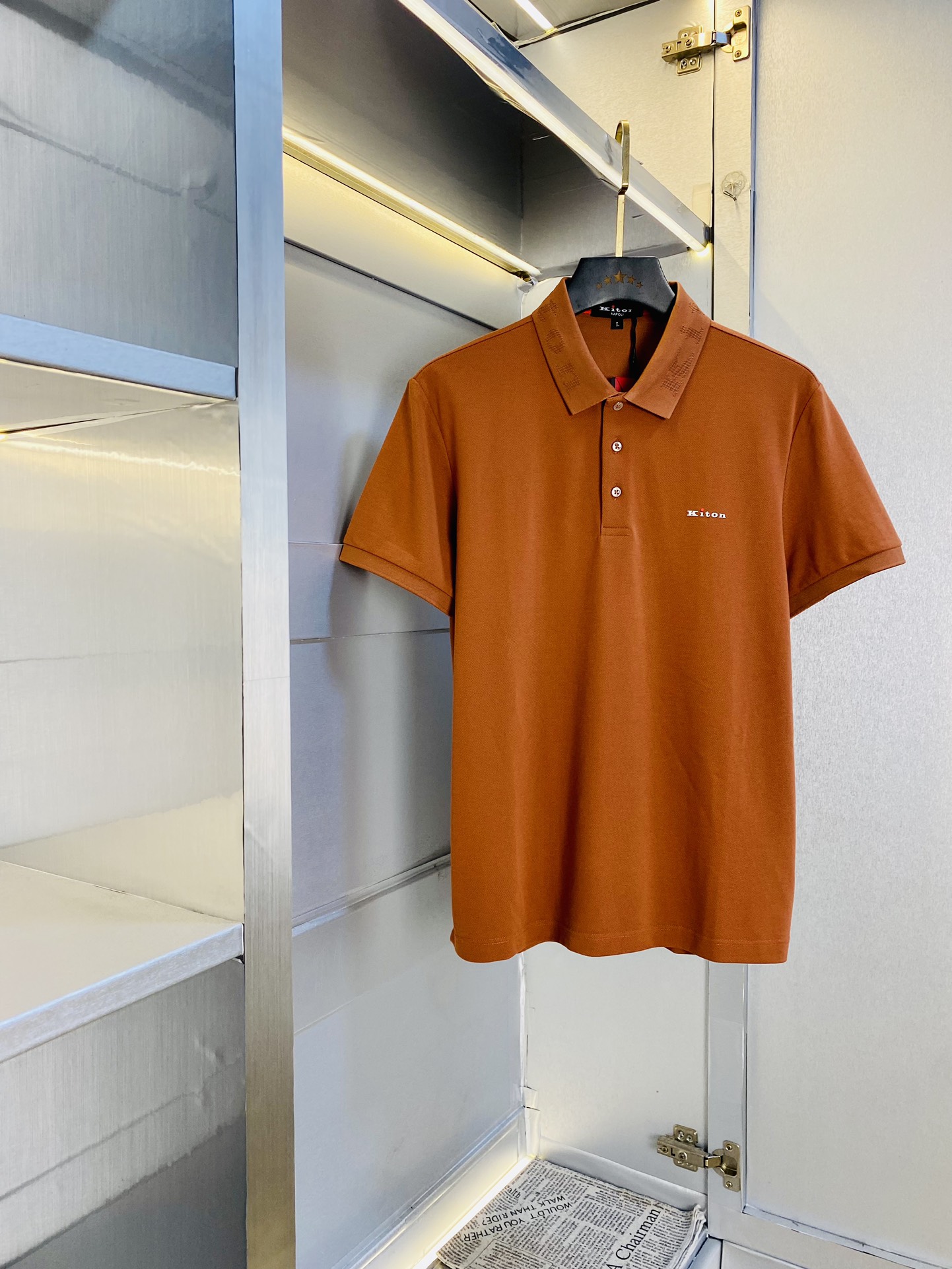 NO:462897,Wearable 210 kilograms Fatty Gospel Chiton Kiton Original single quality 2025 latest clothes Short-sleeved lapel short-sleeved Polo shirt Selected counter custom top-grade imported mercerized cotton fabrics All details are perfectly 1 to 1 replica of the workmanship, restore the authentic 100% original hardware High-end custom auxiliary materials Original original mark The upper body effect is excellent Number of codes M-4XL, T-shirt, alexander wang19860909可穿210斤胖子福音 奇敦Kiton 原单品质 2025最新款衣服 短袖翻领短袖Polo衫 精选专柜订制顶级朱地丝光棉进口面料 所有细节做工完美1比1复刻 还原正品百分百 原版五金 高端订制辅料 原厂原标 上身效果超赞 码数 M-4XL,,T-shirt,alexander wang,Men's clothing