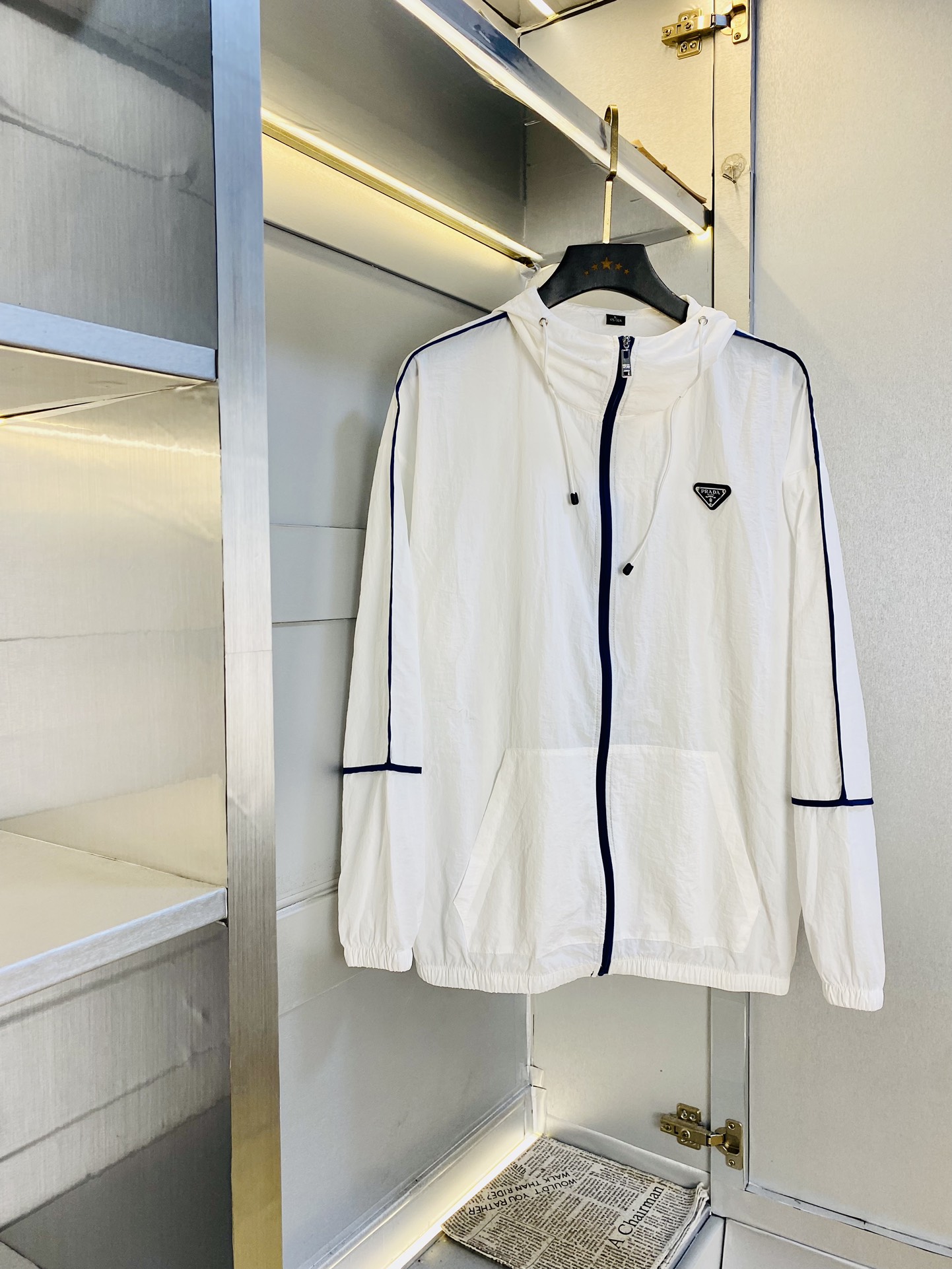 NO:424708,The original order of the official website is available for wearing Prada Prada summer style!  New sunscreen protective clothing jacket jacket, three-standard complete hardware belt logo, high-quality, original fabric, same style as internet celebrity, custom hardware accessories, very comfortable, super versatile, beautiful jacket, non-market, ordinary version, random comparison, absolutely guaranteed quality, color, size M-3XL,,prada,prada, jackets & coats,jackets & coats,alexander wang19860909官网原单货 可穿斤普拉达Prada 夏季夏款！新款防晒衣防嗮衣外套夹克 三标齐全五金带Logo 高版本高品质 原版面料网红明星同款 开模定制五金辅料 感非常舒服 超级百搭好看的一款外套 非市场普通版本 随意对比 品质绝对保证 颜色图色 尺码M-3XL,,prada,prada,jackets & coats,jackets & coats,alexander wang,Men's clothing