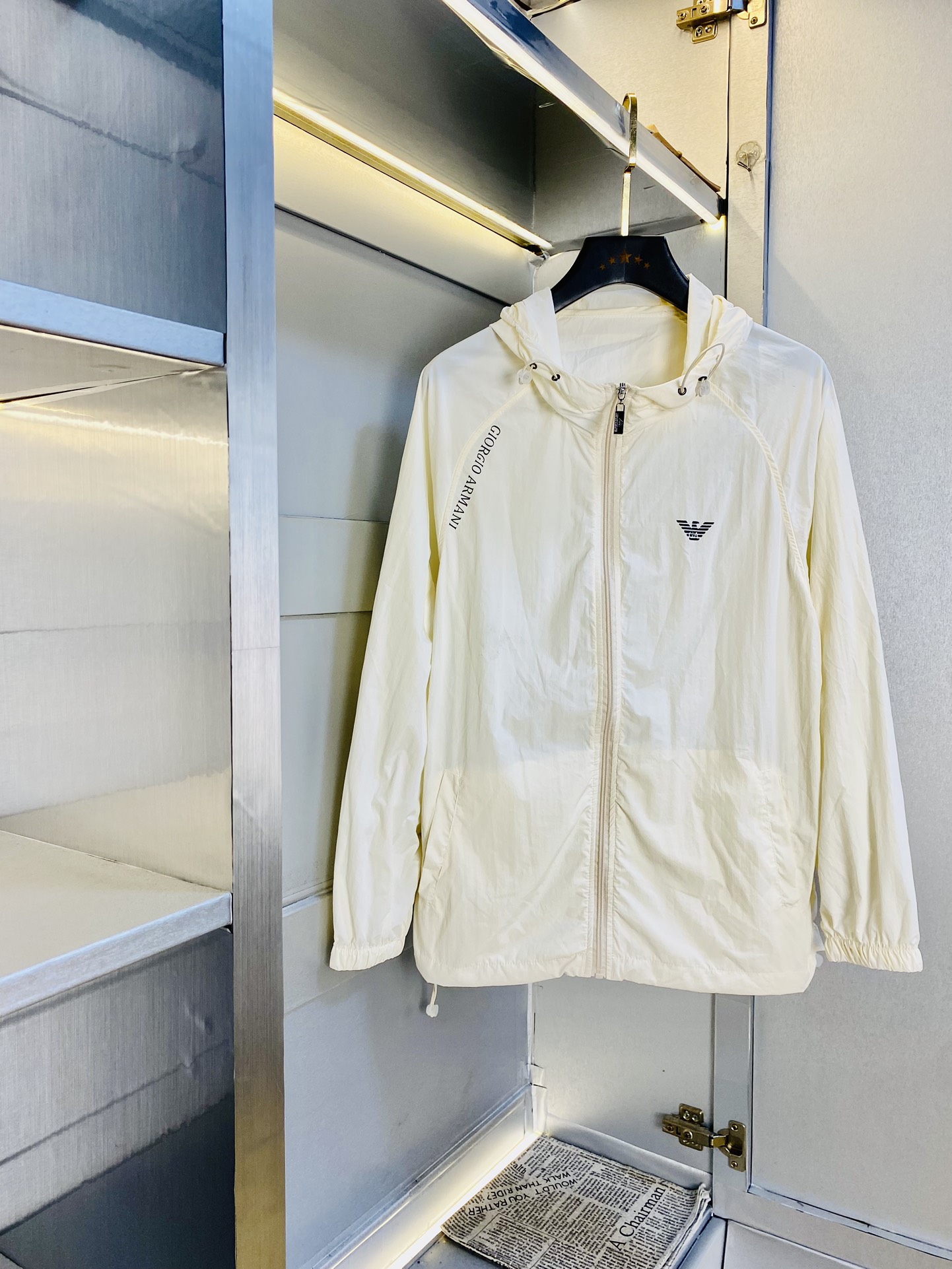 NO:452538,Original order on the official website, can wear kilogram Armani Armani summer style!  New sunscreen protective clothing jacket jacket, three-standard complete hardware belt logo, high-quality, original fabric, Internet celebrity, same model, custom hardware accessories, very comfortable, super versatile, beautiful jacket, non-market, ordinary version, random comparison, absolutely guaranteed quality, color, size M-3XL,,armani,armani, jackets & coats, jackets & coats, alexander wang19860909官网原单货 可穿斤阿玛尼Armani 夏季夏款！新款防晒衣防嗮衣外套夹克 三标齐全五金带Logo 高版本高品质 原版面料网红明星同款 开模定制五金辅料 感非常舒服 超级百搭好看的一款外套 非市场普通版本 随意对比 品质绝对保证 颜色图色 尺码M-3XL,,armani,armani,jackets & coats,jackets & coats,alexander wang,Men's clothing