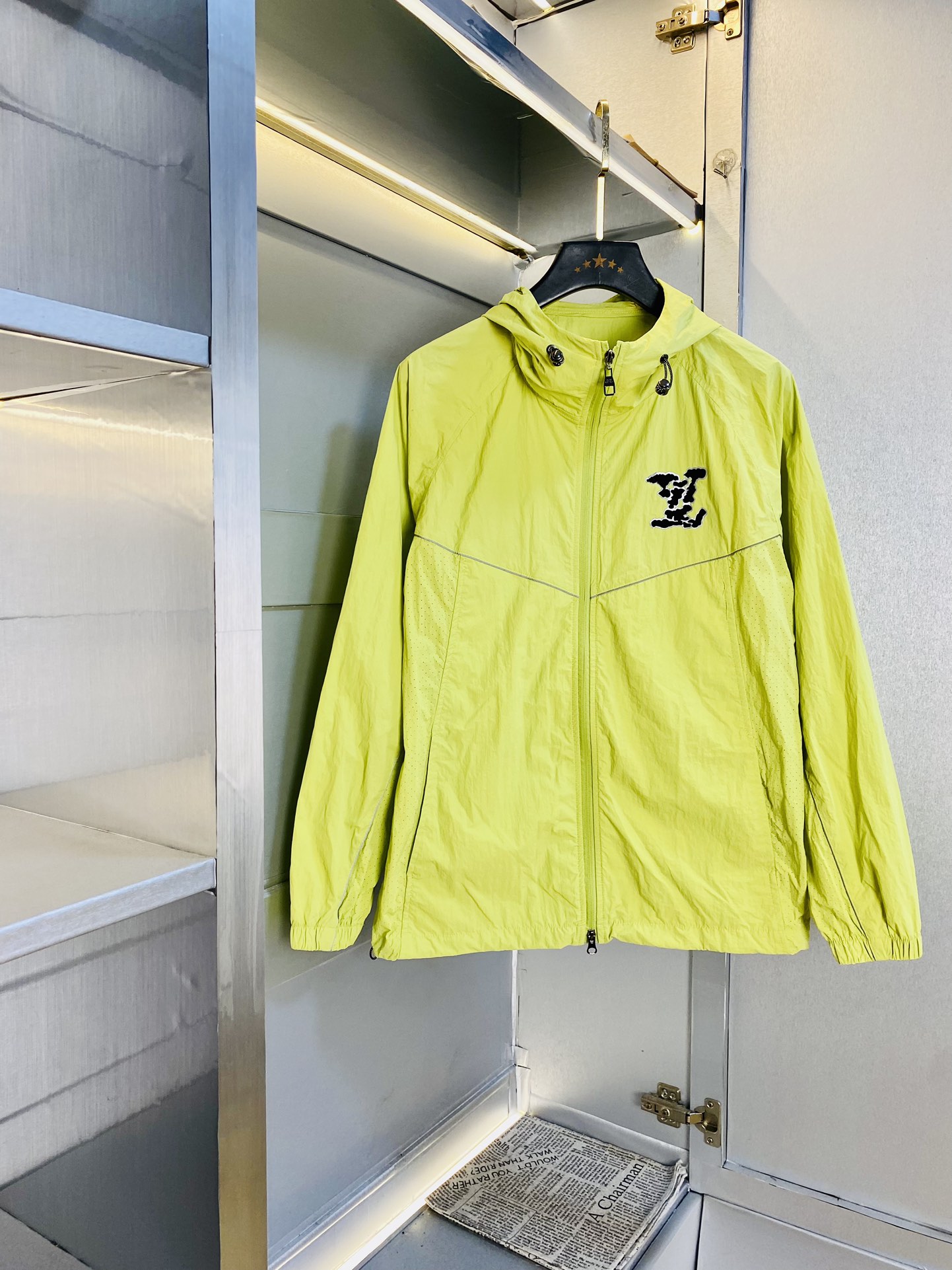 NO:452546,The official website original order can be worn by Louis Vuitton Lv summer style!  New sunscreen protective clothing jacket jacket, three-standard complete hardware belt logo, high-quality, original fabric, Internet celebrity, same model, custom hardware accessories, very comfortable, super versatile, beautiful jacket, non-market, ordinary version, random comparison, absolutely guaranteed quality, color picture, size M-3XL,,louis vuitton,louis vuitton,jackets & coats,jackets & coats,alexander wang19860909官网原单货 可穿斤路易威登Lv 夏季夏款！新款防晒衣防嗮衣外套夹克 三标齐全五金带Logo 高版本高品质 原版面料网红明星同款 开模定制五金辅料 感非常舒服 超级百搭好看的一款外套 非市场普通版本 随意对比 品质绝对保证 颜色图色 尺码M-3XL,,louis vuitton,louis vuitton,jackets & coats,jackets & coats,alexander wang,Men's clothing