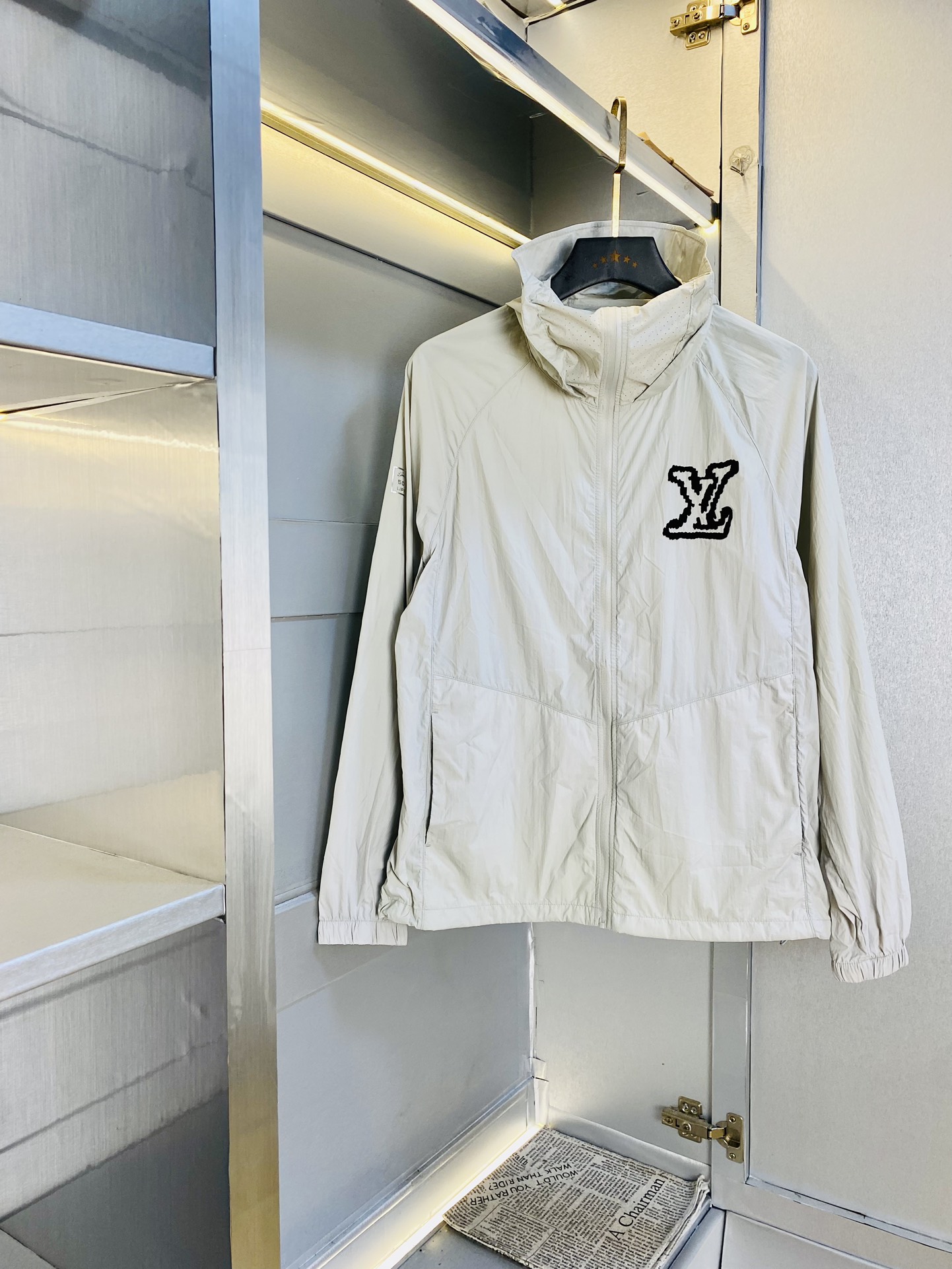 NO:424689,The official website original order can be worn by Louis Vuitton Lv summer style!  New sunscreen protective clothing jacket jacket, three-standard complete hardware belt logo, high-quality, original fabric, Internet celebrity, same model, custom hardware accessories, very comfortable, super versatile, beautiful jacket, non-market, ordinary version, random comparison, absolutely guaranteed quality, color picture, size M-3XL,,louis vuitton,louis vuitton,jackets & coats,jackets & coats,alexander wang19860909官网原单货 可穿斤路易威登Lv 夏季夏款！新款防晒衣防嗮衣外套夹克 三标齐全五金带Logo 高版本高品质 原版面料网红明星同款 开模定制五金辅料 感非常舒服 超级百搭好看的一款外套 非市场普通版本 随意对比 品质绝对保证 颜色图色 尺码M-3XL,,louis vuitton,louis vuitton,jackets & coats,jackets & coats,alexander wang,Men's clothing