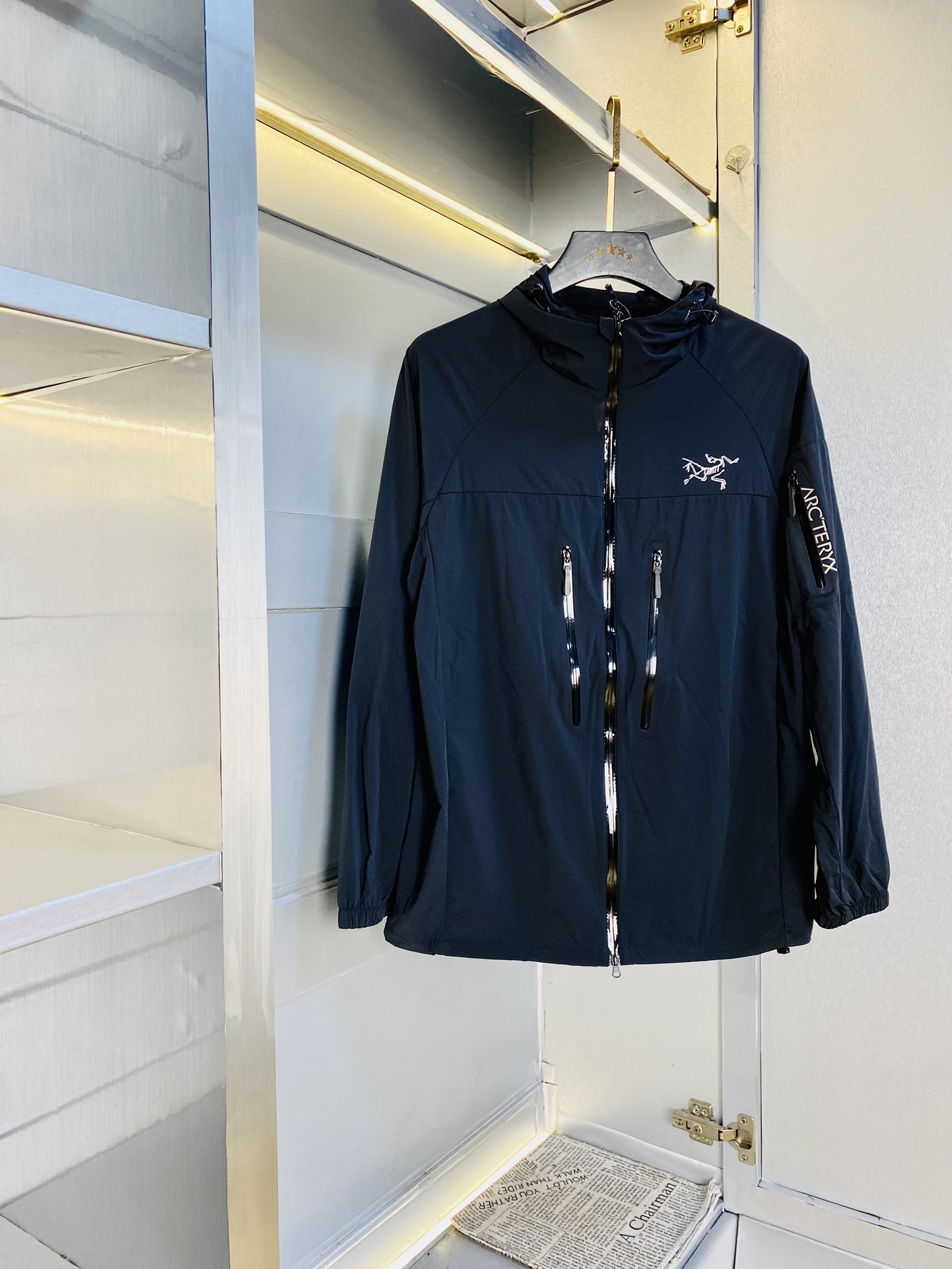 NO:452550,Original order on the official website, Arcteryx, can wear kilogram, summer style!  New sunscreen protective clothing jacket jacket, three-standard complete hardware belt logo, high-quality, original fabric, same style as internet celebrity, custom hardware accessories, very comfortable, super versatile and beautiful jacket, non-market ordinary version, random comparison, absolutely guaranteed quality, color picture, size M-3XL, arc'teryx, jackets & coats, jackets & coats, alexander wang19860909官网原单货 可穿斤始祖鸟Arcteryx 夏季夏款！新款防晒衣防嗮衣外套夹克 三标齐全五金带Logo 高版本高品质 原版面料网红明星同款 开模定制五金辅料 感非常舒服 超级百搭好看的一款外套 非市场普通版本 随意对比 品质绝对保证 颜色图色 尺码M-3XL,arc'teryx,jackets & coats,jackets & coats,alexander wang,Men's clothing