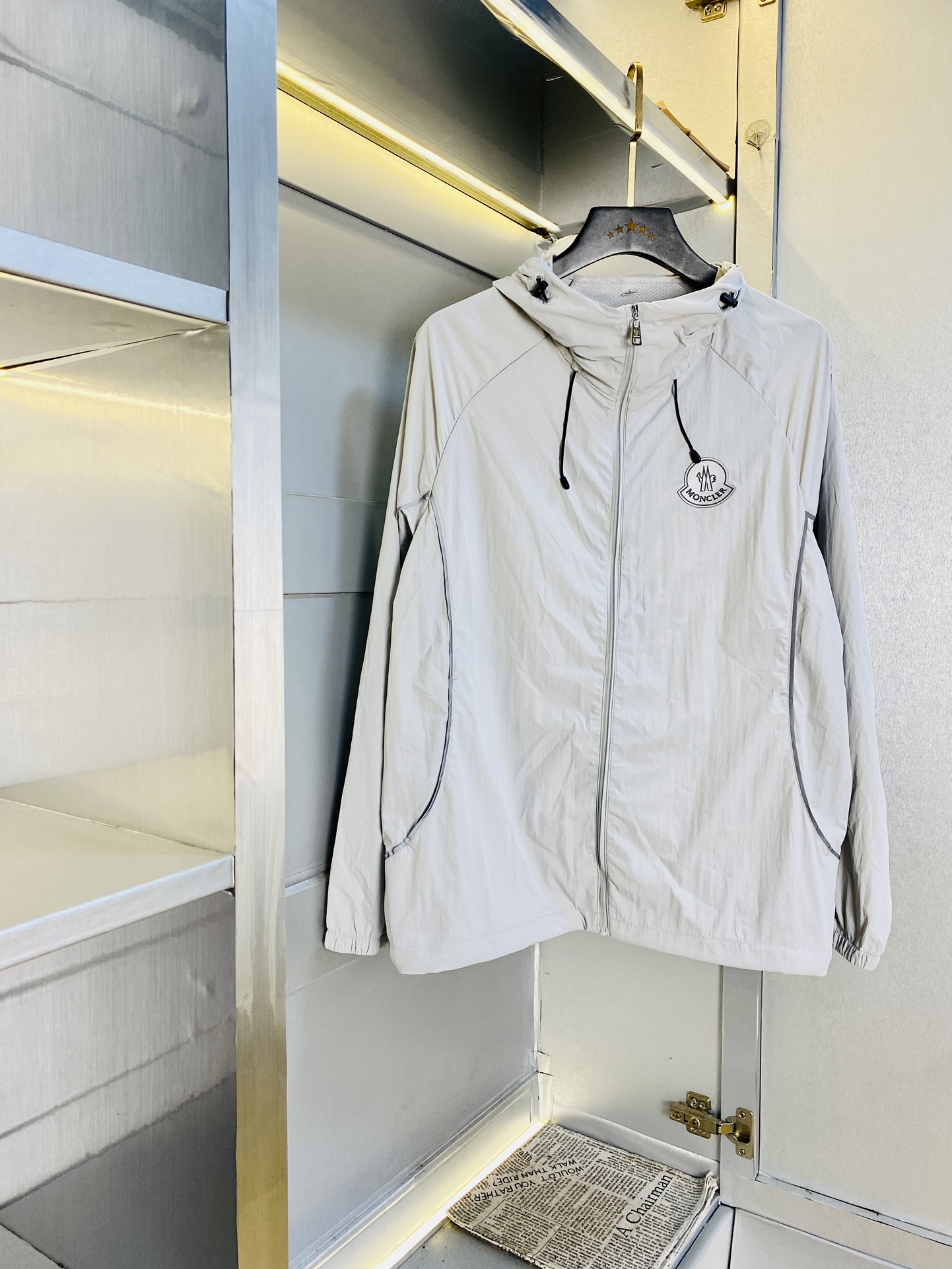 NO:424697,The original order of the official website, wearing pound masked Moncler, summer style!  New sunscreen protective clothing jacket jacket, three-standard complete hardware belt logo, high-quality, original fabric, Internet celebrity, same model, custom hardware accessories, very comfortable, super versatile, beautiful jacket, non-market, ordinary version, random comparison, absolutely guaranteed quality, color picture, size M-3XL,, Moncler, jackets & coats, jackets & coats, alexander wang19860909官网原单货 可穿斤蒙口Moncler 夏季夏款！新款防晒衣防嗮衣外套夹克 三标齐全五金带Logo 高版本高品质 原版面料网红明星同款 开模定制五金辅料 感非常舒服 超级百搭好看的一款外套 非市场普通版本 随意对比 品质绝对保证 颜色图色 尺码M-3XL,,Moncler,jackets & coats,jackets & coats,alexander wang,Men's clothing