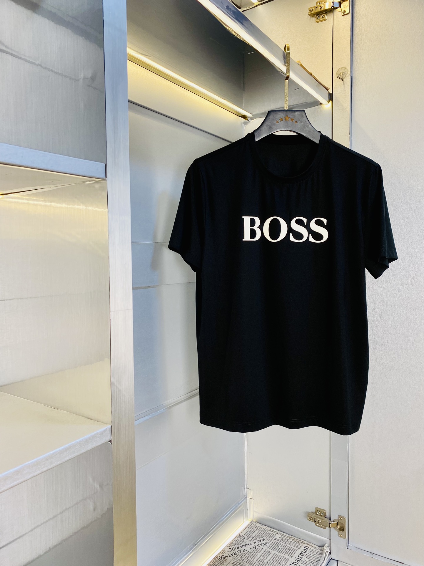 NO:424688,Wear 240 pounds, gospel of fat, couples, size M-6XL, Hugo Boss, original single quality, latest style, round neck short-sleeved T-shirt, selected counter customized top-grade double mercerized cotton imported fabric, all details are perfectly 1 to 1 replica, restore the authentic 100% original hardware, high-end customized auxiliary materials, original factory original standard, excellent upper body effect!  ,T-shirt,tees,t-shirt,alexander wang19860909穿240斤 胖子福音 情侣款 码数M-6XL 雨果博斯Boss 原单品质 最新款 圆领短袖T恤衣服 精选专柜订制顶级双丝光棉进口面料 所有细节做工完美1比1复刻 还原正品百分百 原版五金 高端订制辅料 原厂原标 上身效果超赞！,,T-shirt,tees，t-shirt,alexander wang,Men's clothing