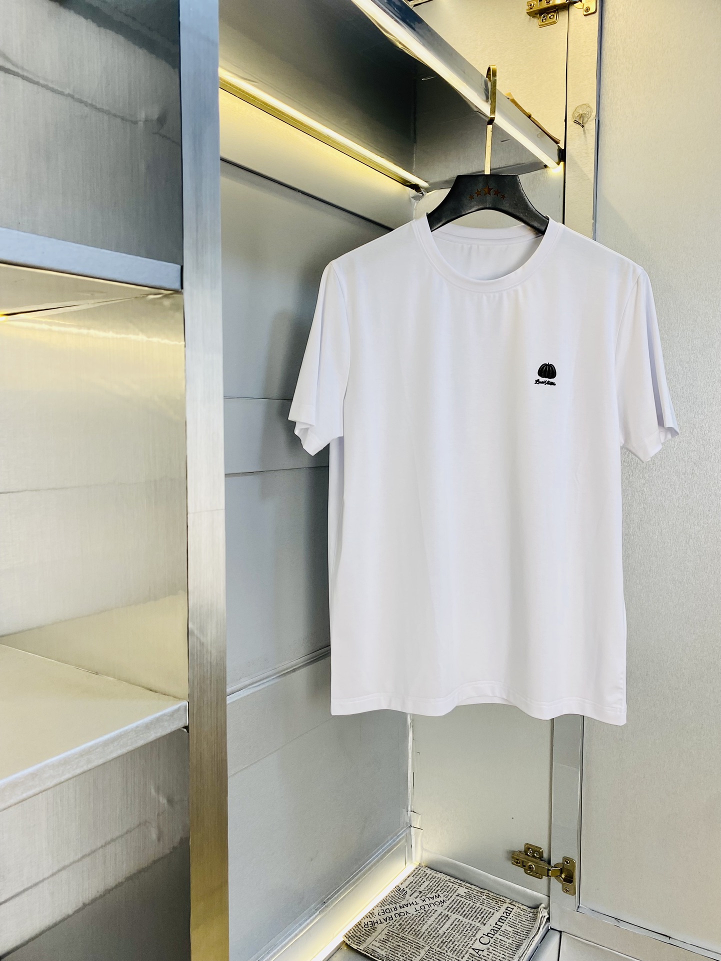 NO:424706,Wear 240 pounds Fatty Gospel Couple model Size M-6XL Louis Vuitton Lv Original quality Latest model Round neck short-sleeved T-shirts and clothes Selected counter customized top-grade double mercerized cotton imported fabrics All details are perfectly 1 to 1 replica, restore the authentic 100% original hardware High-end customized auxiliary materials Original original mark The upper body effect is super good!  ,,louis vuitton,louis vuitton,T-shirt,tees,t-shirt,alexander wang19860909穿240斤 胖子福音 情侣款 码数M-6XL 路易威登Lv 原单品质 最新款 圆领短袖T恤衣服 精选专柜订制顶级双丝光棉进口面料 所有细节做工完美1比1复刻 还原正品百分百 原版五金 高端订制辅料 原厂原标 上身效果超赞！,,louis vuitton,louis vuitton,T-shirt,tees，t-shirt,alexander wang,Men's clothing