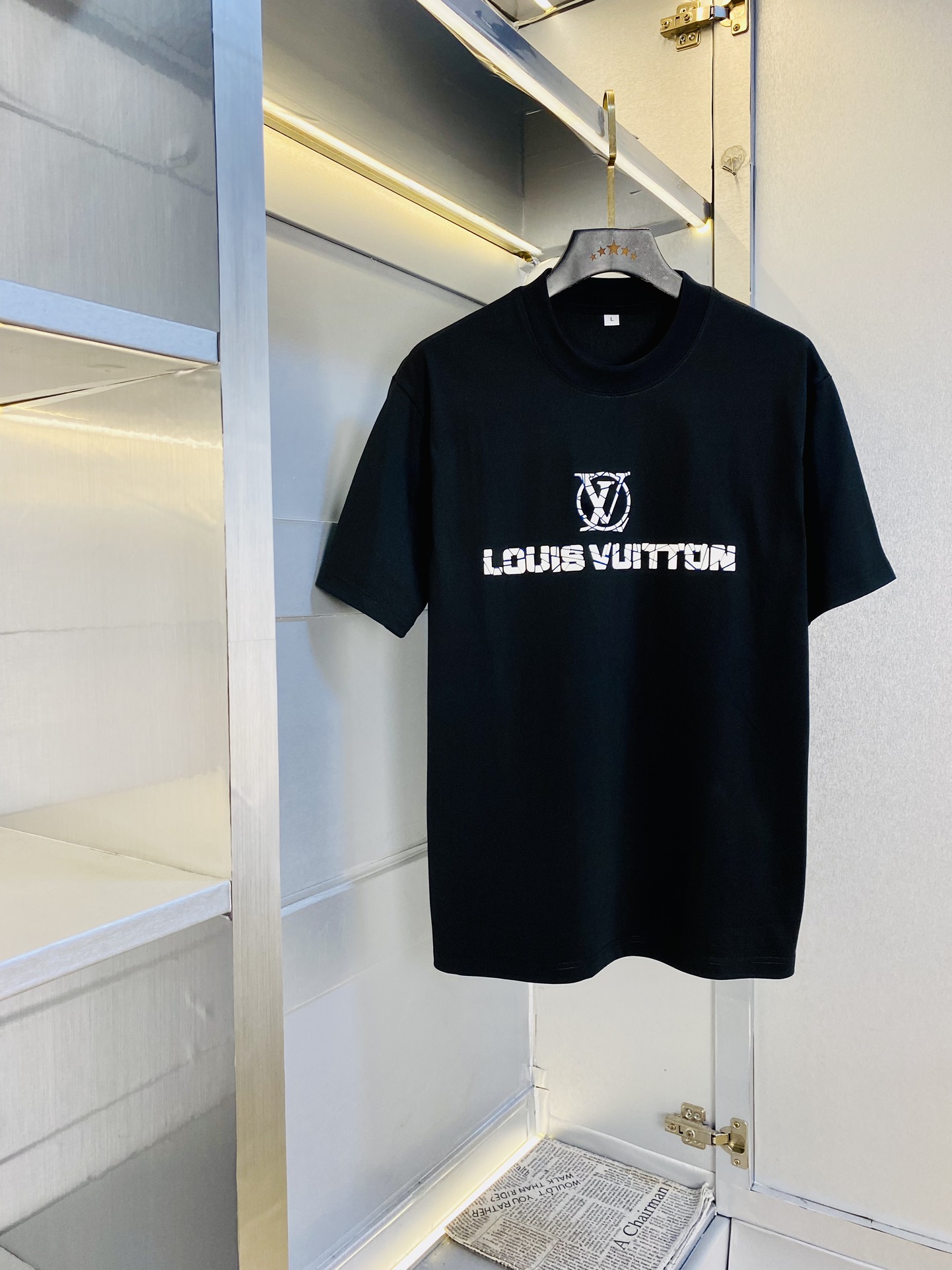 NO:624027,Chuan Jin Good News for Fatty Couples Wear Louis Vuitton Lv Original Order Quality The Latest Men's Short-Sleeved T-Shirt Selected Counters to Customize Top-grade Mercerized Cotton Imported Fabrics All Details are Perfectly Workmanship 1:1 Reproduction Restores 100% Authenticity Original Hardware High-end Custom Accessories Original Factory Original Label The upper body effect is amazing!  The size is too large M-4XL (175/125 pounds wear M),, louis vuitton, louis vuitton, T-shirt, tees, t-shirt, alexander wang19860909穿斤 胖子福音 情侣装路易威登Lv 原单品质 最新款 男装短袖T恤 精选专柜订制顶级丝光棉进口面料 所有细节做工完美1比1复刻 还原正品百分百 原版五金 高端订制辅料 原厂原标 上身效果超赞！码数偏大M-4XL(175/125斤穿M),,louis vuitton,louis vuitton,T-shirt,tees，t-shirt,alexander wang,Men's clothing