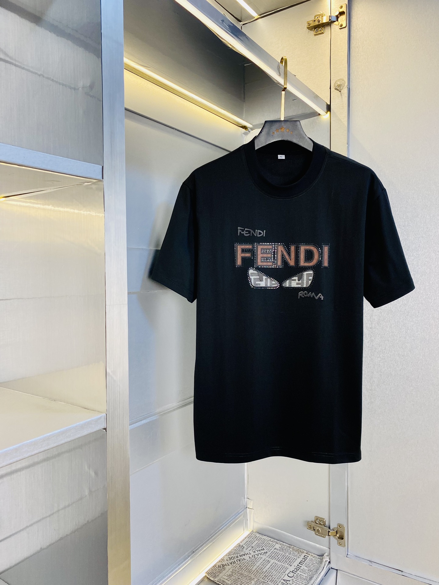 NO:624031,Chuan Jin Good News for Fatty Couples Wear Fendi Original Order Quality Latest Men's Short-Sleeved T-shirts Selected counters to customize top-grade mercerized cotton imported fabrics All details are perfectly crafted and reproduced 1:1 to restore 100% authenticity Original hardware High-end customized accessories Original factory original labels The upper body effect is amazing!  The size is too large M-4XL (175/125 pounds wear M), fendi, fendi, T-shirt, tees, t-shirt, alexander wang19860909穿斤 胖子福音 情侣装芬迪Fendi 原单品质 最新款 男装短袖T恤 精选专柜订制顶级丝光棉进口面料 所有细节做工完美1比1复刻 还原正品百分百 原版五金 高端订制辅料 原厂原标 上身效果超赞！码数偏大M-4XL(175/125斤穿M),,fendi,fendi,T-shirt,tees，t-shirt,alexander wang,Men's clothing