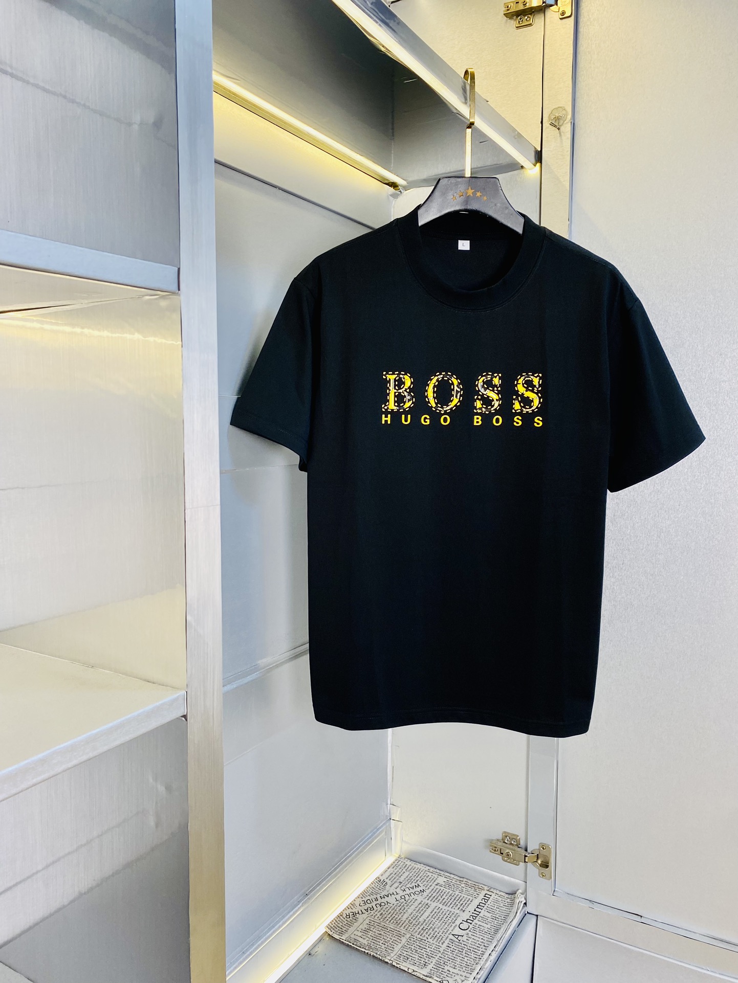 NO:466720,Wearing 220 pounds, Fatty Gospel, Couple outfit Hugo Boss Boss Original quality, Latest style, Men's short-sleeved T-shirt, Selected counter customized top mercerized cotton imported fabric, all details are perfectly 1 to 1 replica, restore the authentic 100% original hardware, high-end customized auxiliary materials, original factory original standard, excellent upper body effect!  M-4XL (175/catties M), T-shirt,tees,t-shirt,alexander wang19860909穿220斤 胖子福音 情侣装雨果博斯Boss 原单品质 最新款 男装短袖T恤 精选专柜订制顶级丝光棉进口面料 所有细节做工完美1比1复刻 还原正品百分百 原版五金 高端订制辅料 原厂原标 上身效果超赞！码数偏大M-4XL(175/斤穿M),,T-shirt,tees，t-shirt,alexander wang,Men's clothing