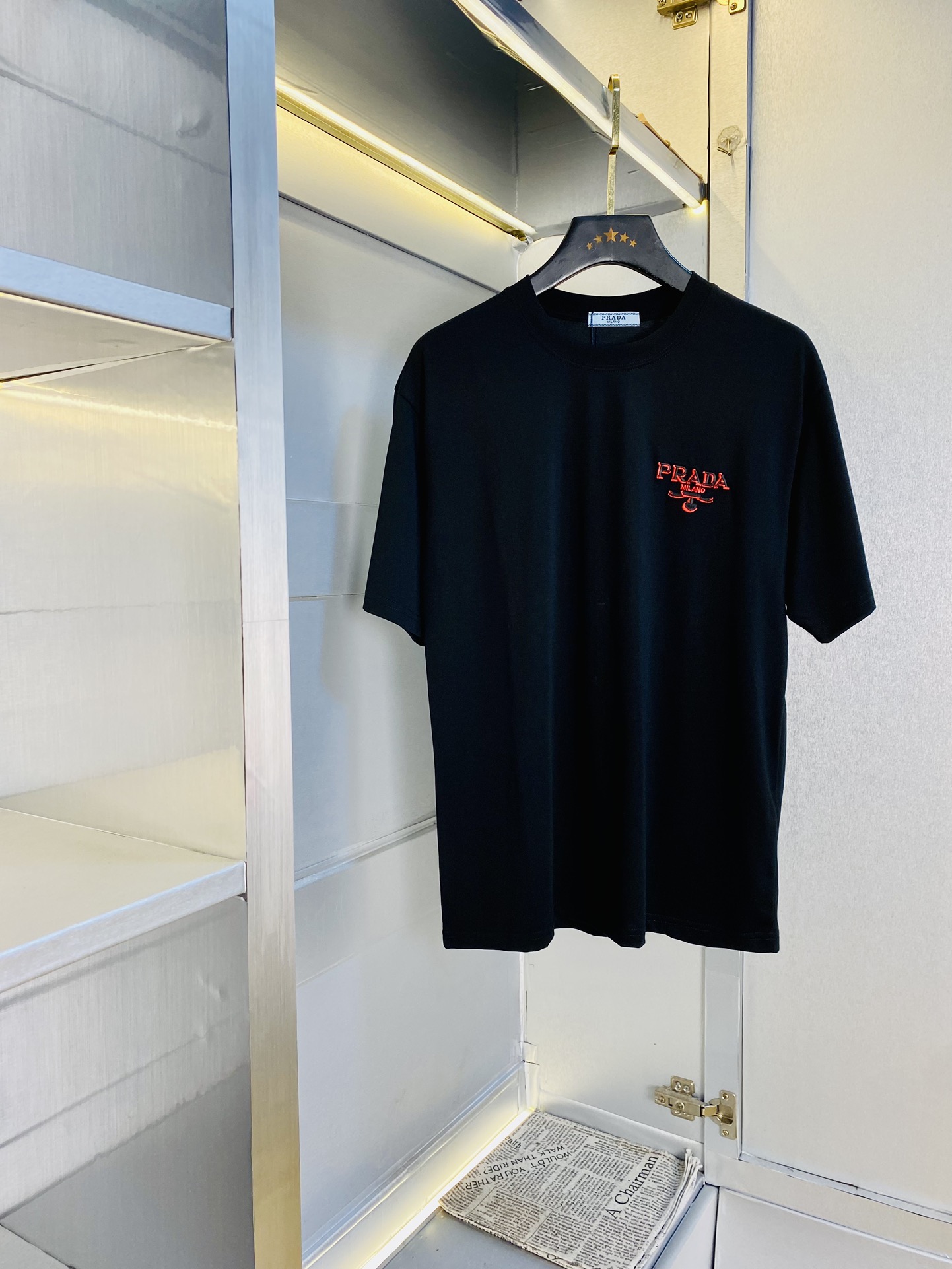 NO:462980,Wear 210 kilograms original order!  Fatty Gospel Prada Prada Original Quality 2025 Latest Short-sleeved T-shirt Five-quarter Sleeve Middle Sleeve Selected counter customized top-grade cotton imported fabric with original wash mark!  Complete three standards, all the details are perfectly 1-to-1 reproduction, restore the authenticity 100% original hardware, high-end customized auxiliary materials, original factory original standards, excellent upper body effect!  S-XXL (175/130 catties M), prada, prada, T-shirt, tees, t-shirt, alexander wang19860909穿210斤 原单货！胖子福音普拉达Prada 原单品质 2025最新款 短袖T恤 五分袖中袖 精选专柜订制顶级纯棉进口面料 带原版洗水唛！三标齐全 所有细节做工完美1比1复刻 还原正品百分百 原版五金 高端订制辅料 原厂原标 上身效果超赞！码数偏大S-XXL(175/130斤穿M),,prada,prada,T-shirt,tees，t-shirt,alexander wang,Men's clothing