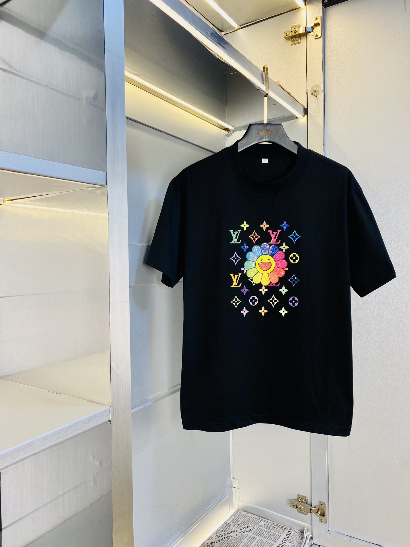 NO:446798,Wearing 210 pounds, Fatty Gospel, couple outfit Louis Vuitton Lv, original quality, latest style, men's short-sleeved T-shirt, selected counter customized top mercerized cotton imported fabric, all details are perfectly 1 to 1 replica, restore the authentic 100% original hardware, high-end customized auxiliary materials, original factory original standard, excellent upper body effect!  M-4XL, louis vuitton,louis vuitton,t-shirt,tees,t-shirt,alexander wang19860909穿210斤 胖子福音 情侣装路易威登Lv 原单品质 最新款 男装短袖T恤 精选专柜订制顶级丝光棉进口面料 所有细节做工完美1比1复刻 还原正品百分百 原版五金 高端订制辅料 原厂原标 上身效果超赞！码数偏大M-4XL,,louis vuitton,louis vuitton,T-shirt,tees，t-shirt,alexander wang,Men's clothing