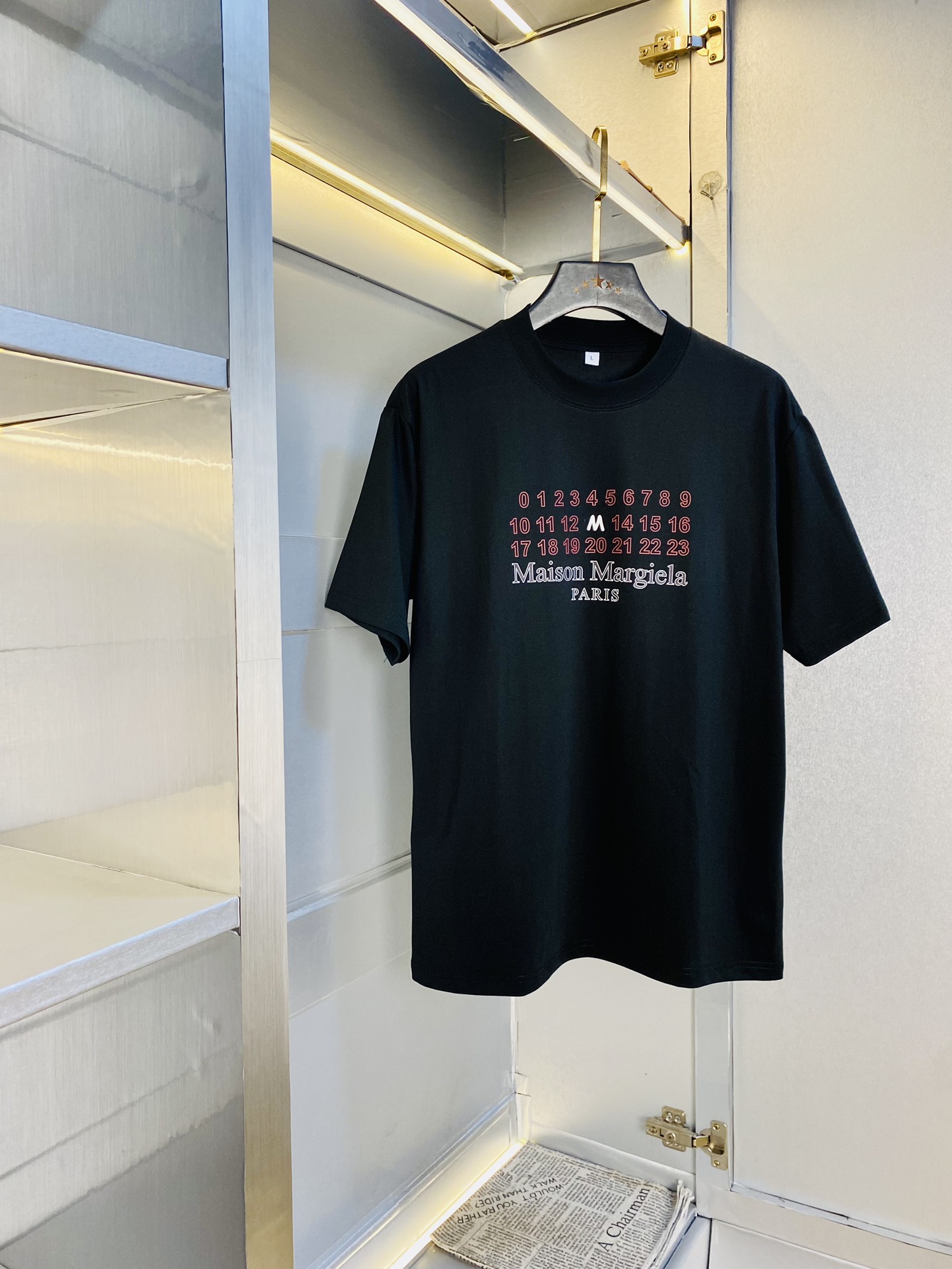 NO:446802,Wearing 210 pounds, Fatty Gospel, Couple outfit Majila MM6, Original quality, Latest style, Men's short-sleeved T-shirt, Selected counter customized top mercerized cotton imported fabric, all details are perfectly 1 to 1 replica, restore the authentic 100% original hardware, high-end customized auxiliary materials, original factory original standard, excellent upper body effect!  M-4XL, Masion Margiela, Masion Margiela, T-shirt,tees, t-shirt,alexander wang19860909穿210斤 胖子福音 情侣装马吉拉MM6 原单品质 最新款 男装短袖T恤 精选专柜订制顶级丝光棉进口面料 所有细节做工完美1比1复刻 还原正品百分百 原版五金 高端订制辅料 原厂原标 上身效果超赞！码数偏大M-4XL,,masion margiela,masion margiela,T-shirt,tees，t-shirt,alexander wang,Men's clothing