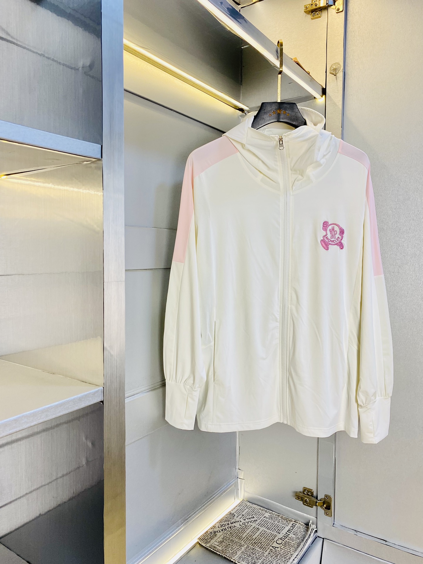 NO:508317,The original order of the official website can wear 220 catties masked Moncler summer style!  New sunscreen protective clothing jacket jacket, high-quality, original fabric, same style as internet celebrity, mold opening custom hardware accessories, very comfortable, super versatile, beautiful jacket, non-market ordinary version, random comparison, absolutely guaranteed quality, color picture, size M-3XL (175/130 catties),, Moncler, jackets & coats, jackets & coats, alexander wang19860909官网原单货 可穿220斤蒙口Moncler 夏季夏款！新款防晒衣防嗮衣外套夹克 高版本高品质 原版面料网红明星同款 开模定制五金辅料 感非常舒服 超级百搭好看的一款外套 非市场普通版本 随意对比 品质绝对保证 颜色图色 尺码M-3XL（175/130斤）,,Moncler,jackets & coats,jackets & coats,alexander wang,Men's clothing