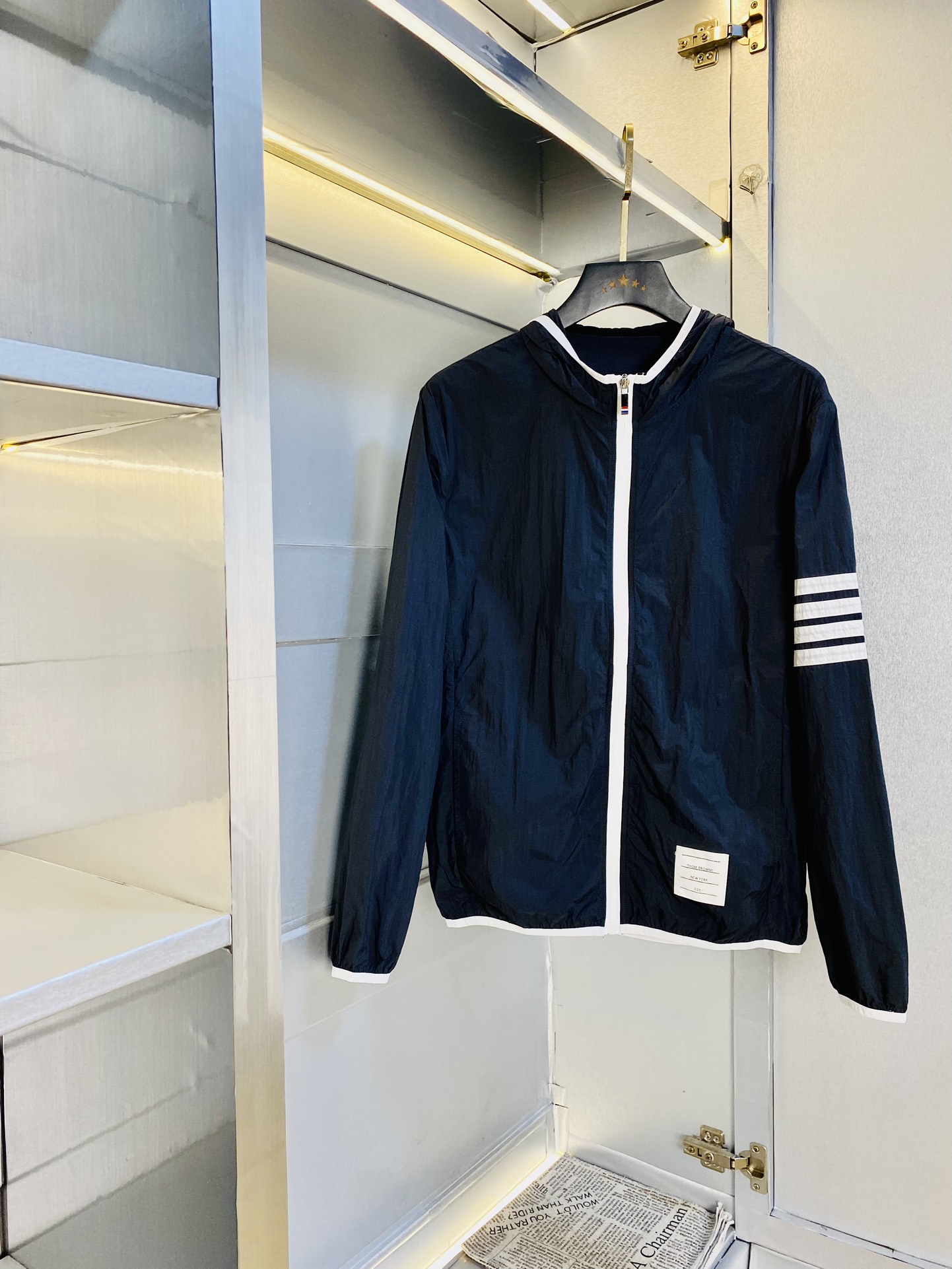 NO:509255,The original order of the official website Tom Brown Tb 2025 summer model!  New sunscreen protective clothing jacket jacket, high-quality, original fabric, same style as internet celebrity, mold-opening custom hardware accessories, very comfortable, super versatile and beautiful jacket, non-market ordinary version, random comparison, absolutely guaranteed quality, color picture, size M-3XL,,thom browne, jackets & coats, jackets & coats, alexander wang19860909官网原单货 汤姆布朗Tb 2025夏季夏款！新款防晒衣防嗮衣外套夹克 高版本高品质 原版面料网红明星同款 开模定制五金辅料 感非常舒服 超级百搭好看的一款外套 非市场普通版本 随意对比 品质绝对保证 颜色图色 尺码M-3XL,,thom browne,jackets & coats,jackets & coats,alexander wang,Men's clothing