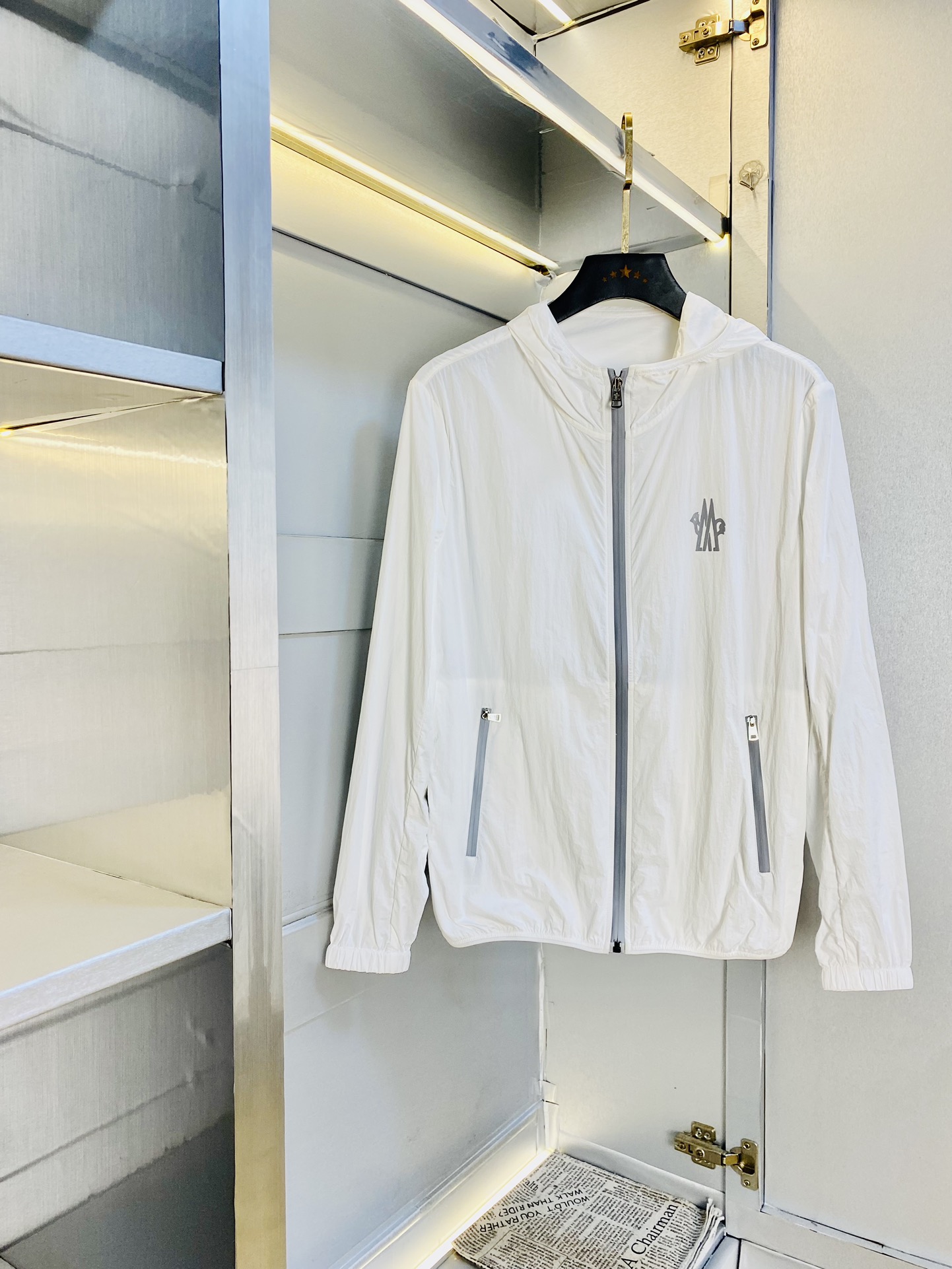 NO:509257,The original order of the official website, Moncler 2025 summer style!  New sunscreen protective clothing jacket jacket, high-quality, original fabric, Internet celebrity, same style, custom hardware accessories, very comfortable, super versatile, beautiful jacket, non-market, ordinary version, random comparison, absolutely guaranteed quality, color, color, size M-3XL,, Moncler, jackets & coats, jackets & coats, alexander wang19860909官网原单货 蒙口Moncler 2025夏季夏款！新款防晒衣防嗮衣外套夹克 高版本高品质 原版面料网红明星同款 开模定制五金辅料 感非常舒服 超级百搭好看的一款外套 非市场普通版本 随意对比 品质绝对保证 颜色图色 尺码M-3XL,,Moncler,jackets & coats,jackets & coats,alexander wang,Men's clothing