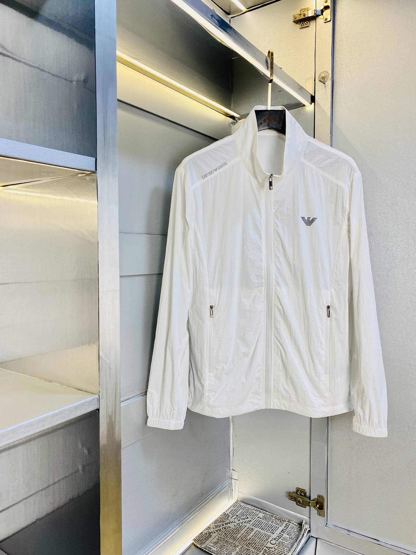 NO:509259,Original order on the official website Armani Armani 2025 summer style!  New sunscreen protective clothing jacket jacket, high-quality, original fabric, same style as internet celebrity, mold-opening custom hardware accessories, very comfortable, super versatile and beautiful jacket, non-market ordinary version, random comparison, absolutely guaranteed quality, color picture, size M-3XL,,armani,armani, jackets & coats,jackets & coats,alexander wang19860909官网原单货 阿玛尼Armani 2025夏季夏款！新款防晒衣防嗮衣外套夹克 高版本高品质 原版面料网红明星同款 开模定制五金辅料 感非常舒服 超级百搭好看的一款外套 非市场普通版本 随意对比 品质绝对保证 颜色图色 尺码M-3XL,,armani,armani,jackets & coats,jackets & coats,alexander wang,Men's clothing