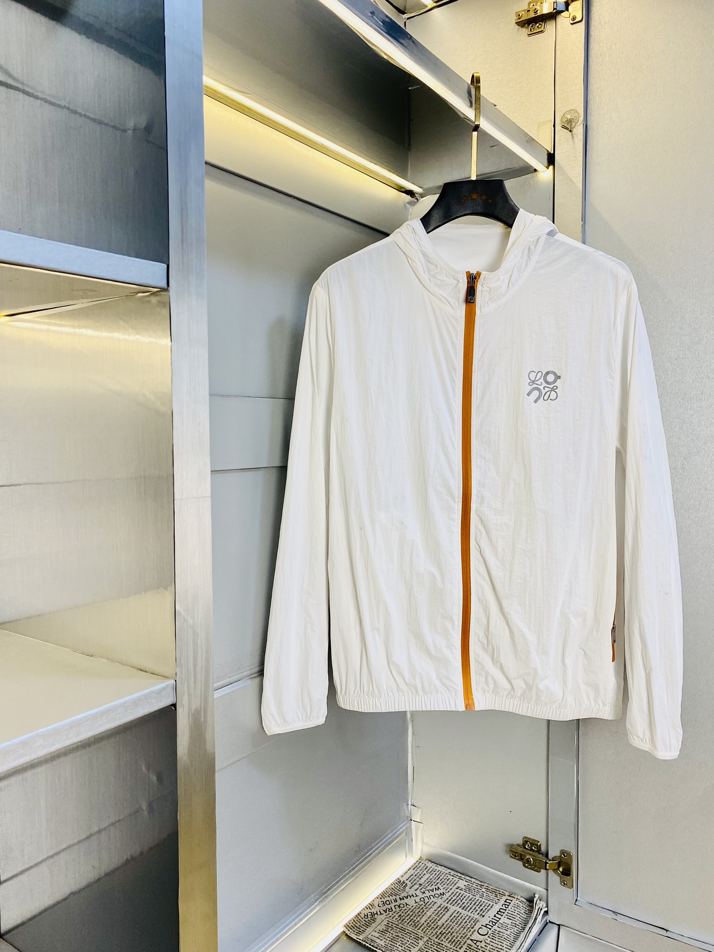 NO:446808,The original order of official website Loewe Summer Summer!  New sunscreen protective clothing jacket jacket, high-quality, original fabric, same style as internet celebrity, mold opening custom hardware accessories, very comfortable, super versatile and beautiful jacket, non-market ordinary version, random comparison, absolutely guaranteed quality, color picture, size M-3XL,,loewe,loewe, jackets & coats,jackets & coats,alexander wang19860909官网原单货 罗意威Loewe 夏季夏款！新款防晒衣防嗮衣外套夹克 高版本高品质 原版面料网红明星同款 开模定制五金辅料 感非常舒服 超级百搭好看的一款外套 非市场普通版本 随意对比 品质绝对保证 颜色图色 尺码M-3XL,,loewe,loewe,jackets & coats,jackets & coats,alexander wang,Men's clothing