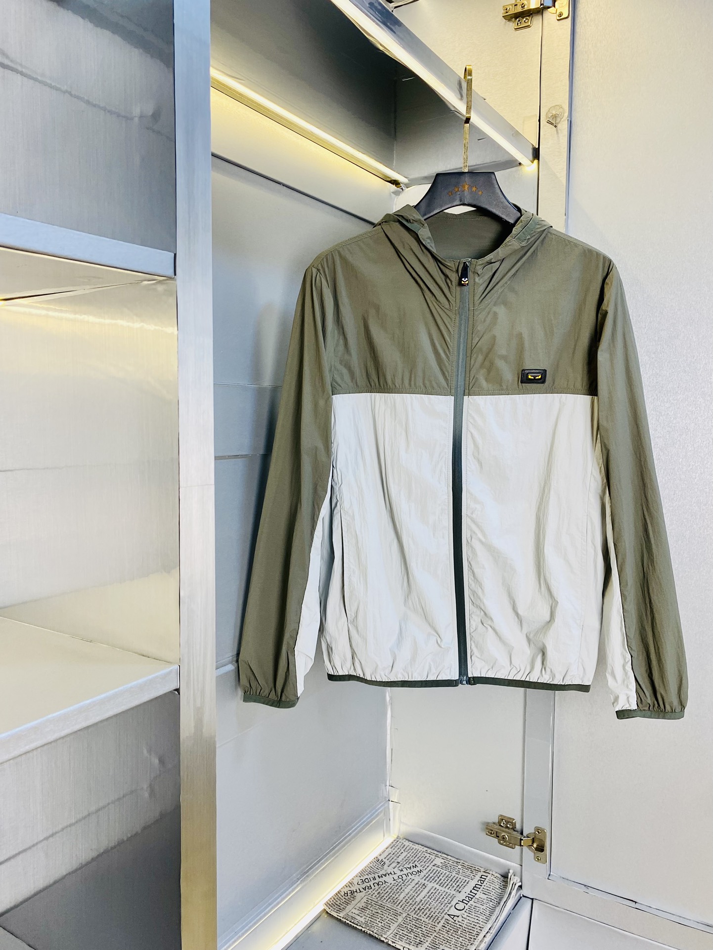 NO:508308,The original order of the official website is Fendi Fendi summer style!  New sunscreen protective clothing jacket jacket, high-quality, original fabric, same style as internet celebrity, mold-opening custom hardware accessories, very comfortable, super versatile and beautiful jacket, non-market ordinary version, random comparison, absolutely guaranteed quality, color picture, size M-3XL,,fendi,fendi, jackets & coats, jackets & coats, alexander wang19860909官网原单货 芬迪Fendi 夏季夏款！新款防晒衣防嗮衣外套夹克 高版本高品质 原版面料网红明星同款 开模定制五金辅料 感非常舒服 超级百搭好看的一款外套 非市场普通版本 随意对比 品质绝对保证 颜色图色 尺码M-3XL,,fendi,fendi,jackets & coats,jackets & coats,alexander wang,Men's clothing