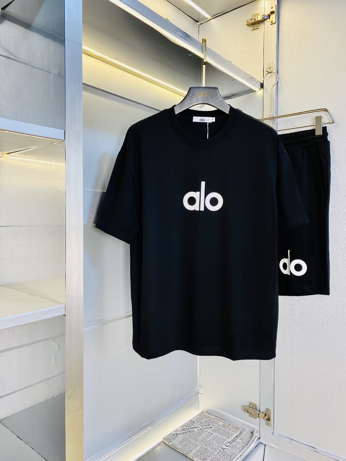 NO:450641,The original item on the official website can wear 220 catties dlo, simple and fashionable, summer new style suit, short sleeve suit, shorts suit, couples suit, very comfortable to wear, low-key and luxurious, very classy when worn, there is no need to say much about the trouser style and cutting, the upper body is exquisite and vivid. The truly first-class quality, the truly palace-grade casual pants, elastic pants, choose Turkish cotton, produce the most famous tannin cloth, excellent quality, heavy washing makes the pants very soft!  Straight-footed style, not picky, the upper body is absolutely stylish, extremely luxurious. European version number: S-XL (175/catties S), shorts, T-shirt, alexander wang19860909官网原单货 可穿220斤 dlo 简约时尚 夏季夏款新款套装短袖套装短裤套装情侣套装 身穿着非常舒适 低调不失奢华 穿出去非常有档次,裤型款式和裁剪亦无需多言 上身精致跃然.真正一等一顶级质料 真正殿堂级的休闲裤松紧裤,选用土耳其的棉花 生产出最有名的单宁布 品质卓然,经过重水洗使得裤子很柔软！直脚的版型 不挑人 上身绝对的有型 极度奢华.欧版码数:S-XL（175/斤穿S）,,shorts,T-shirt,alexander wang,Men's clothing