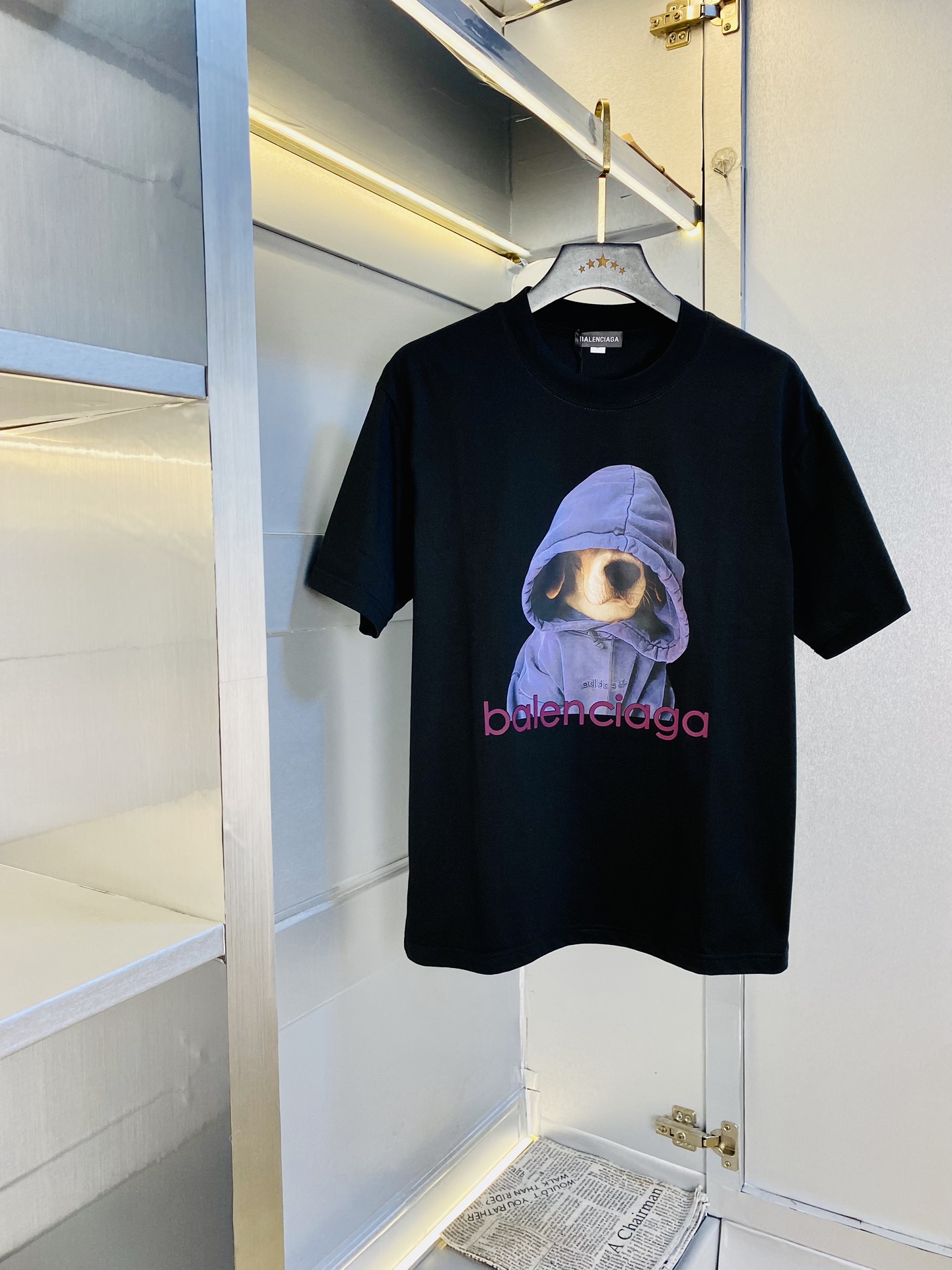 NO:545733,Wear 210 pounds, gospel of fat man, couple outfit Balenciaga, original quality, latest style, men's short-sleeved T-shirt, selected counter customized top mercerized cotton imported fabric, all details are perfectly 1 to 1 replica, restore the authentic 100% original hardware, high-end customized auxiliary materials, original factory original standard, excellent upper body effect!  M-4XL, balenciaga, balenciaga, T-shirt,tees, t-shirt,alexander wang19860909穿210斤 胖子福音 情侣装巴黎世家Balenciaga 原单品质 最新款 男装短袖T恤 精选专柜订制顶级丝光棉进口面料 所有细节做工完美1比1复刻 还原正品百分百 原版五金 高端订制辅料 原厂原标 上身效果超赞！码数偏大M-4XL,,balenciaga,balenciaga,T-shirt,tees，t-shirt,alexander wang,Men's clothing