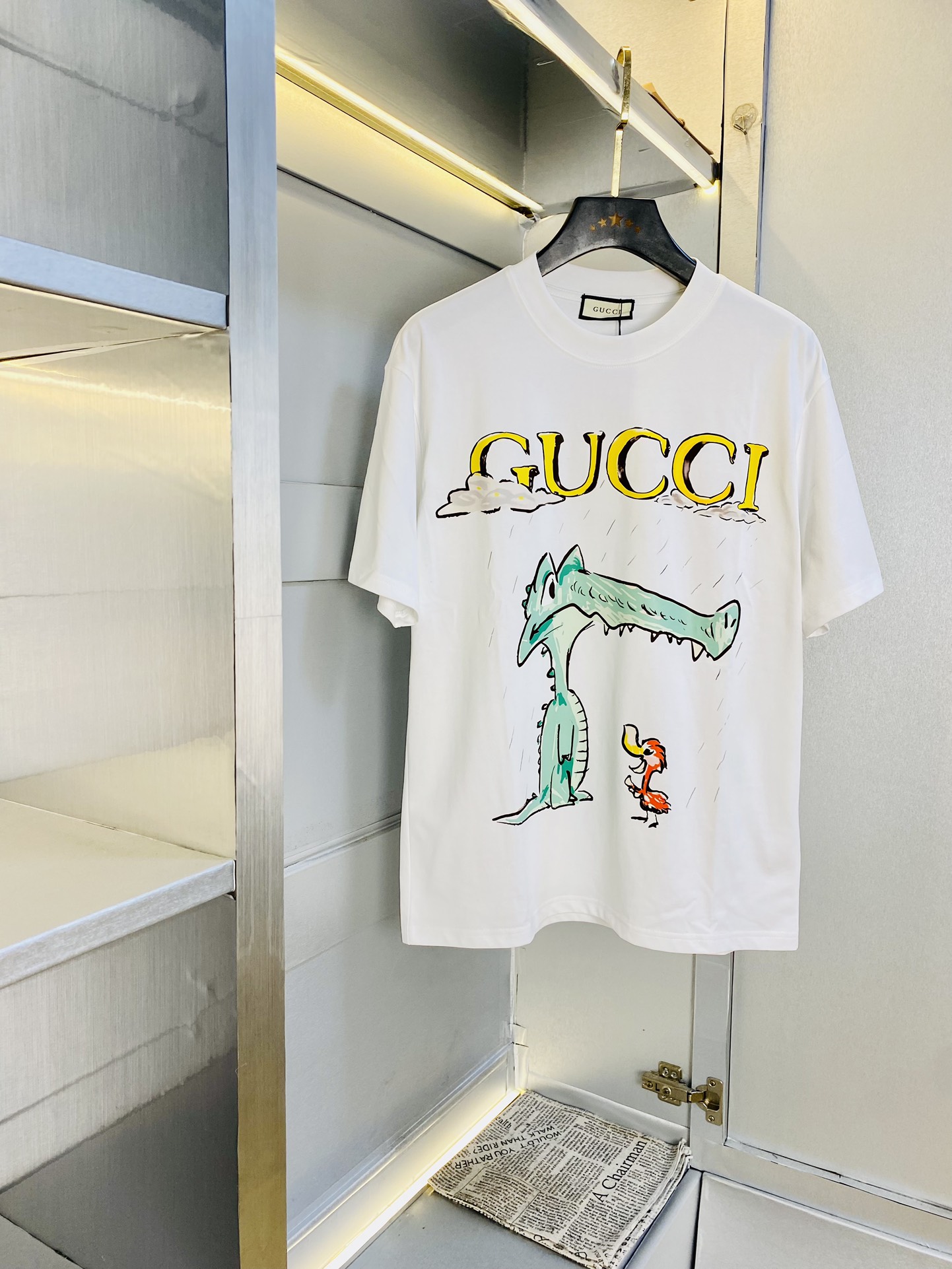 NO:492285,Wearing 210 pounds, Fatty Gospel, Couple costume Gucci, Original quality, 2025 latest style, Men's short-sleeved T-shirt, Selected counter custom-made top mercerized cotton imported fabric, all details are perfectly 1 to 1 replica, restore the authentic 100% original hardware, high-end customized auxiliary materials, original factory original standard, the upper body effect is excellent!  M-4XL, gucci, T-shirt, tees, t-shirt, alexander wang19860909穿210斤 胖子福音 情侣装古奇Gucci 原单品质 2025最新款 男装短袖T恤 精选专柜订制顶级丝光棉进口面料 所有细节做工完美1比1复刻 还原正品百分百 原版五金 高端订制辅料 原厂原标 上身效果超赞！码数偏大M-4XL,,gucci,T-shirt,tees，t-shirt,alexander wang,Men's clothing