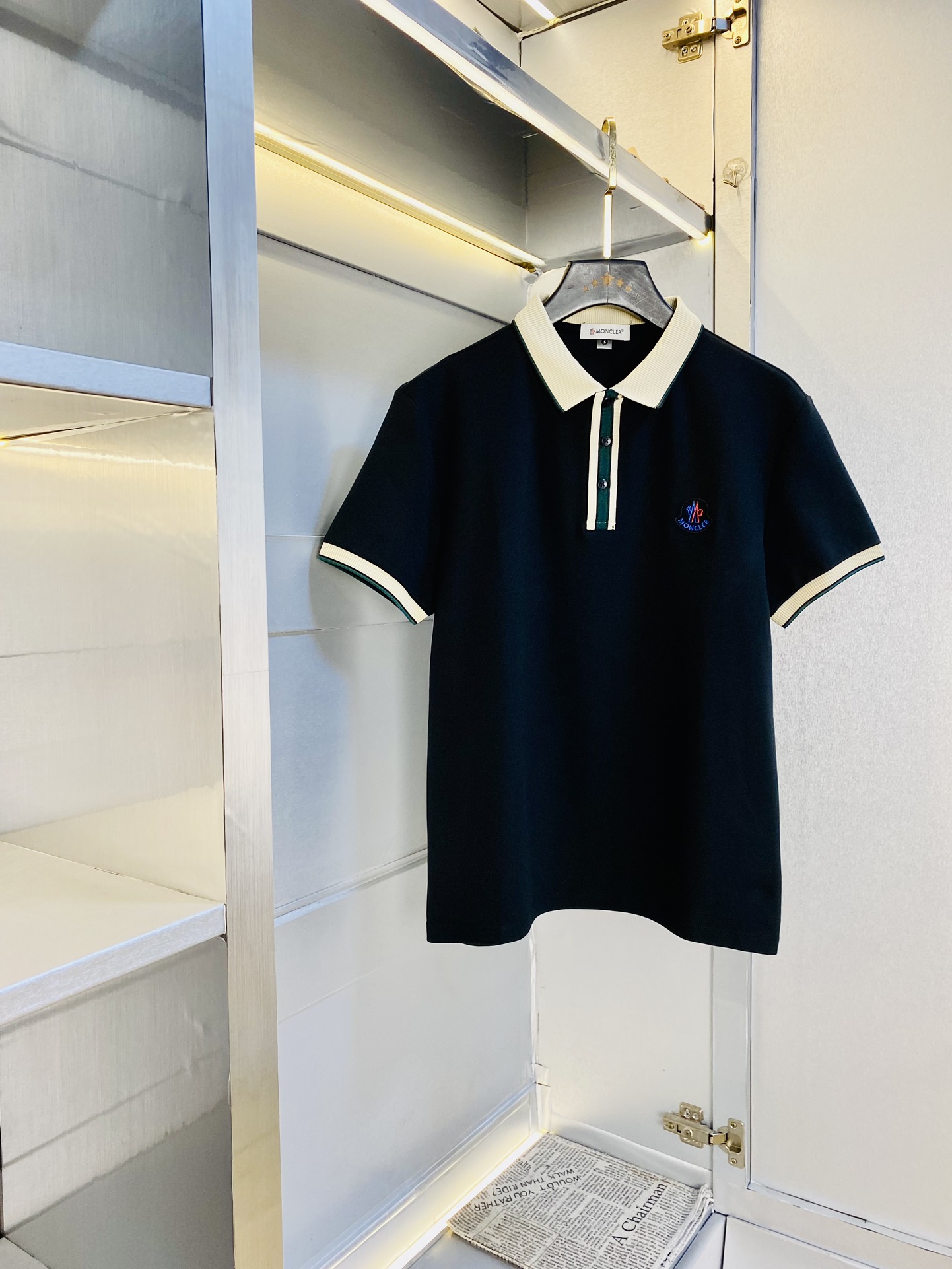 NO:515848,The gospel of 190 kilograms of fat man can wear, 190 kilograms of masked Moncler Original single quality 2025 latest clothes Short-sleeved lapel short-sleeved Polo shirt Selected counter customized top-grade imported mercerized cotton fabrics All details are perfectly 1 to 1 replica of the workmanship, restore the authenticity 100% original hardware High-end custom auxiliary materials Original factory original standard The upper body effect is excellent Number of codes M-3XL, Moncler, T-shirt, alexander wang19860909可穿190斤胖子福音 蒙口Moncler 原单品质 2025最新款衣服 短袖翻领短袖Polo衫 精选专柜订制顶级朱地丝光棉进口面料 所有细节做工完美1比1复刻 还原正品百分百 原版五金 高端订制辅料 原厂原标 上身效果超赞 码数 M-3XL,,Moncler,T-shirt,alexander wang,Men's clothing