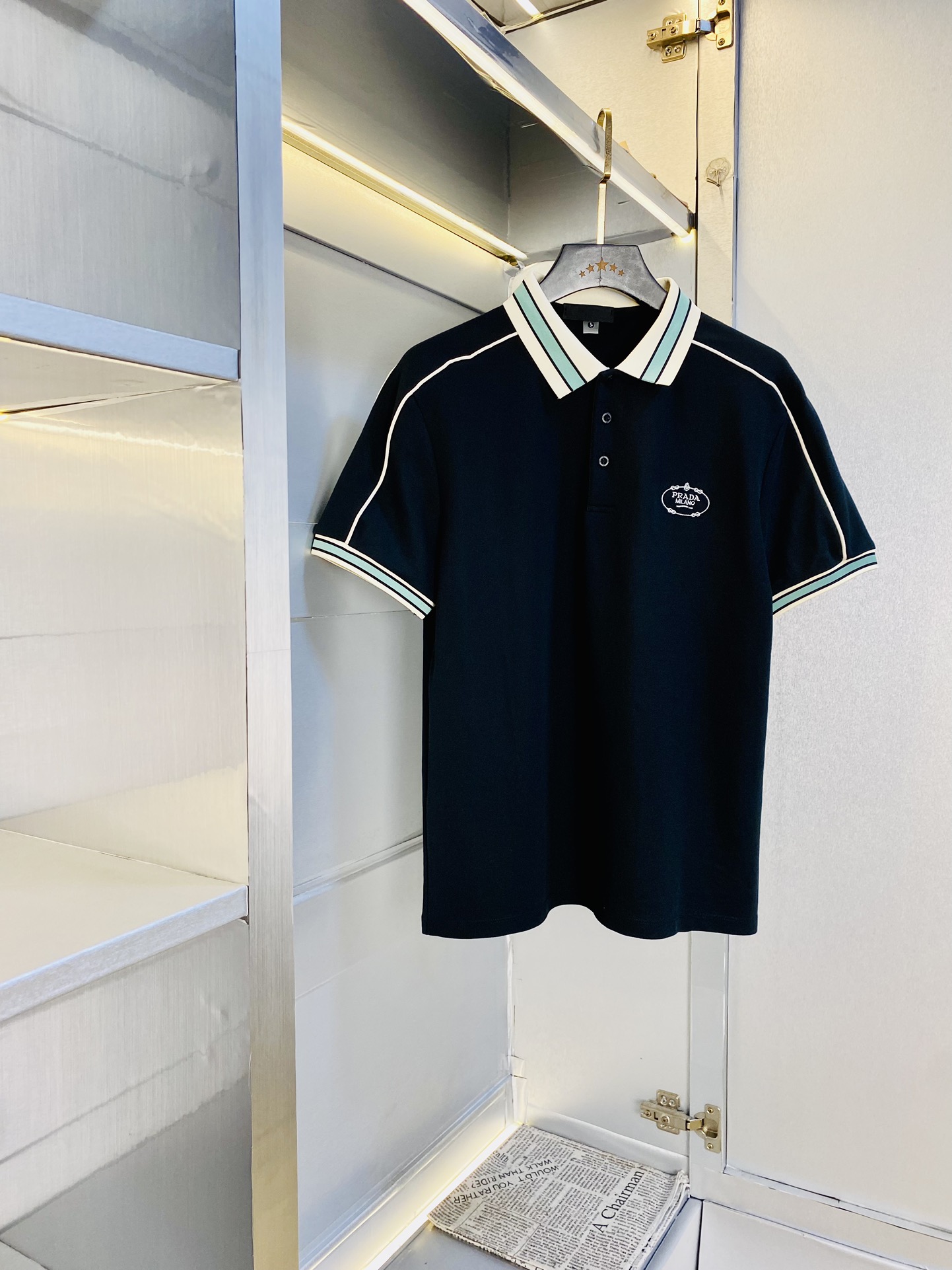 NO:480714,Wearable 190 kilograms of fat man's gossip Prada Prada Original quality 2025 latest clothes Short-sleeved lapel short-sleeved Polo shirt Selected counter custom top-grade imported mercerized cotton fabrics All details are perfectly 1 to 1 replica of the workmanship restores the authenticity 100% original hardware High-end custom auxiliary materials Original original mark The upper body effect is excellent Number of codes M-3XL,,prada,prada,T-shirt,alexander wang19860909可穿190斤胖子福音 普拉达Prada 原单品质 2025最新款衣服 短袖翻领短袖Polo衫 精选专柜订制顶级朱地丝光棉进口面料 所有细节做工完美1比1复刻 还原正品百分百 原版五金 高端订制辅料 原厂原标 上身效果超赞 码数 M-3XL,,prada,prada,T-shirt,alexander wang,Men's clothing