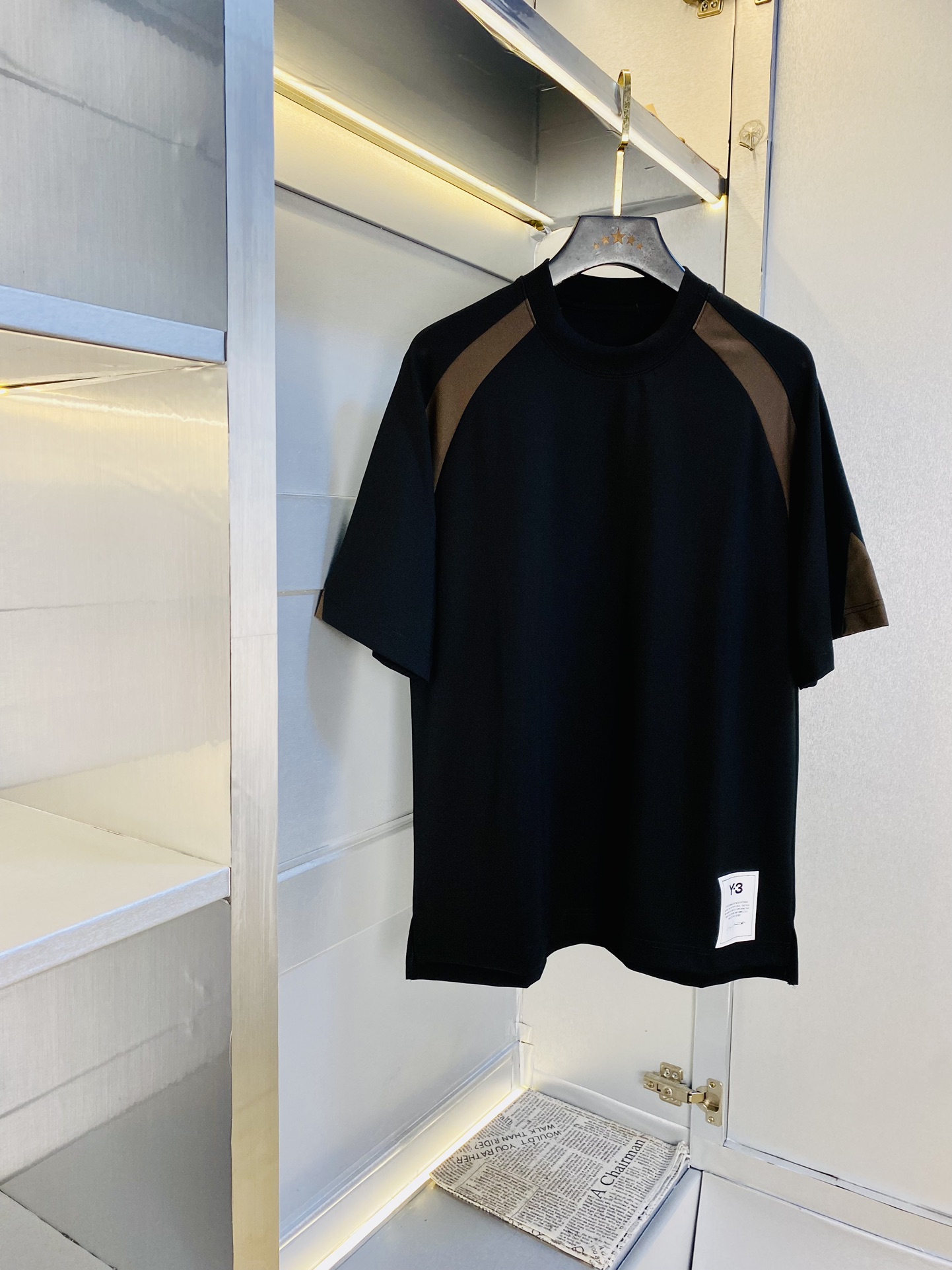 NO:515851,Wear 240 pounds, Fatty Gospel, Couple Outfit Y3 Original Quality, 2025 Latest Style, Men's Short-Sleeved T-shirt, Selected Counter Customized Top Mercerized Cotton Imported Fabric, All details are perfectly 1-to-1 Replica, Restore the authenticity by 100%. Original hardware, high-end customized auxiliary materials, original factory original standard, excellent upper body effect!  M-3XL (175/140-150 catties M), T-shirt,tees,t-shirt,alexander wang19860909穿240斤 胖子福音 情侣装Y3 原单品质 2025最新款 男装短袖T恤 精选专柜订制顶级丝光棉进口面料 所有细节做工完美1比1复刻 还原正品百分百 原版五金 高端订制辅料 原厂原标 上身效果超赞！码数偏大M-3XL(175/140-150斤穿M),,T-shirt,tees，t-shirt,alexander wang,Men's clothing