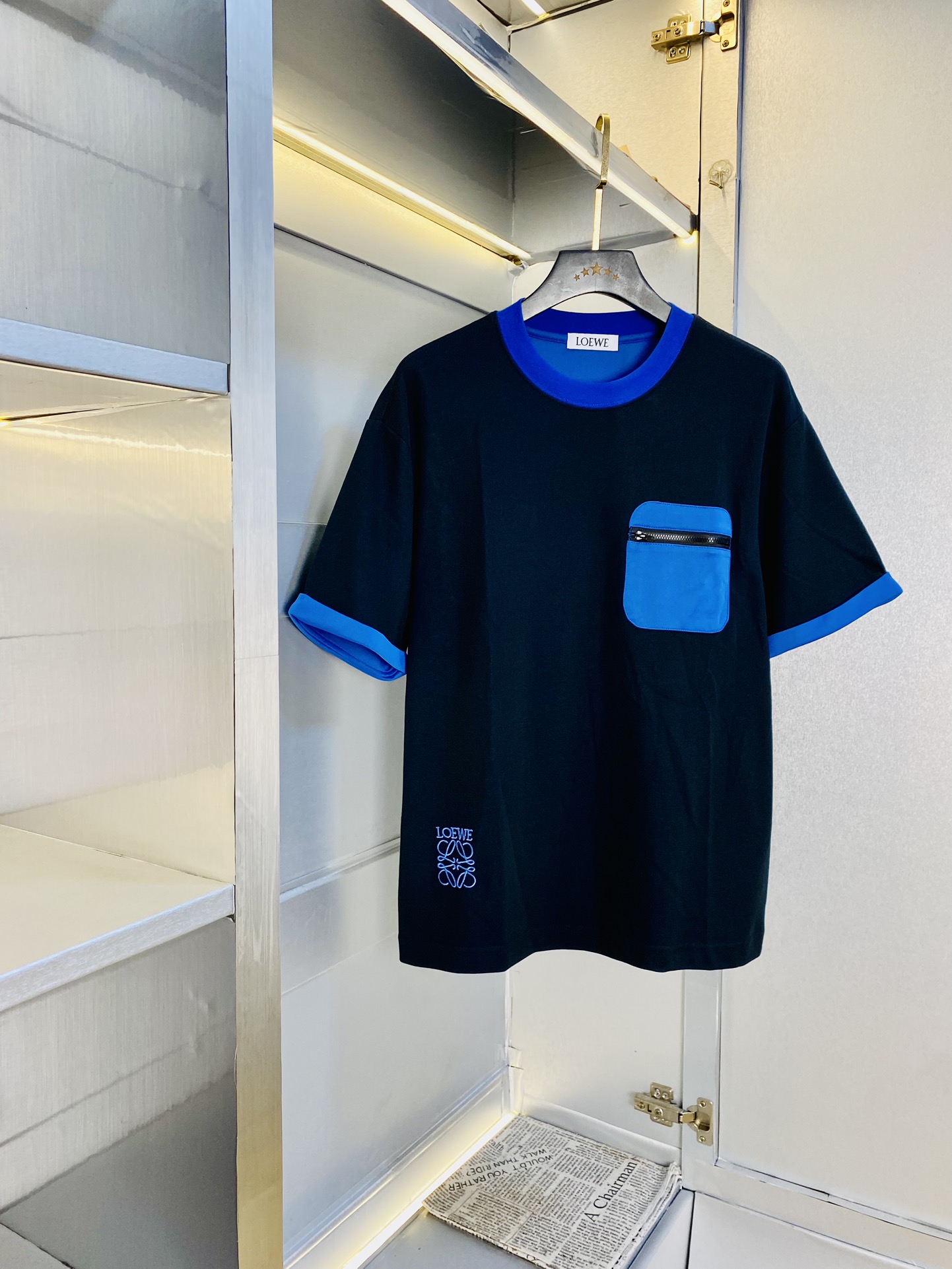 NO:469735,Wearing pounds, Fatty Gospel, couple outfit Loewe, original quality, latest style, men's short-sleeved T-shirt, selected counter custom-made top mercerized cotton imported fabric, all details are perfectly 1 to 1 replica, restore the authentic 100% original hardware, high-end customized auxiliary materials, original factory original standard, excellent upper body effect!  M-3XL (175/140-150 catties M), loewe,loewe,t-shirt,tees,t-shirt,alexander wang19860909穿斤 胖子福音 情侣装罗意威Loewe 原单品质 最新款 男装短袖T恤 精选专柜订制顶级丝光棉进口面料 所有细节做工完美1比1复刻 还原正品百分百 原版五金 高端订制辅料 原厂原标 上身效果超赞！码数偏大M-3XL(175/140-150斤穿M),,loewe,loewe,T-shirt,tees，t-shirt,alexander wang,Men's clothing