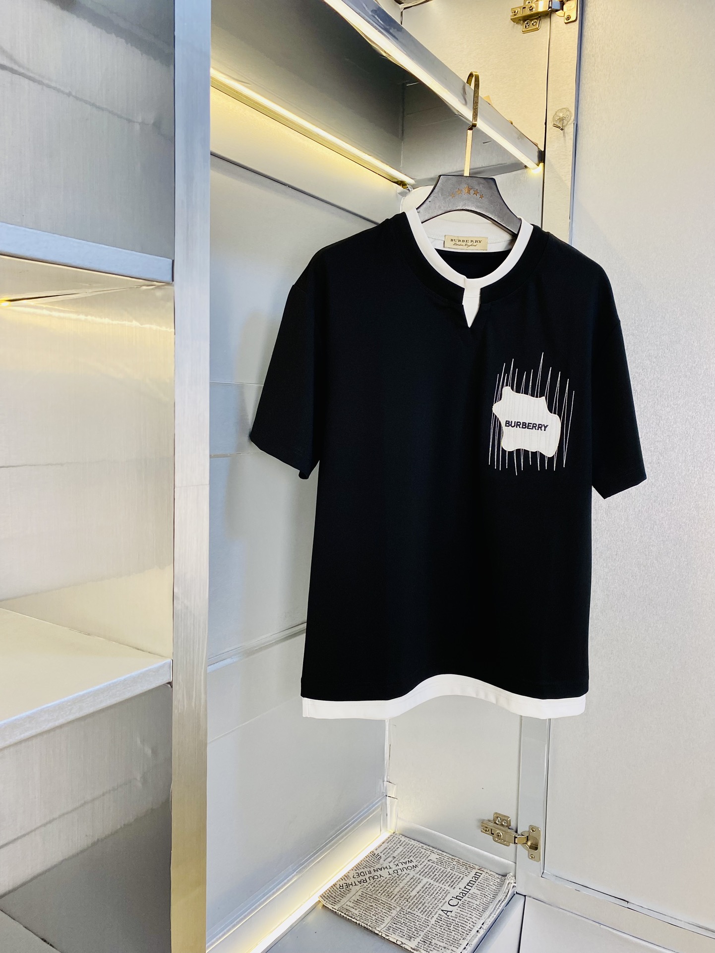 NO:517943,Wearing 240 pounds, Fatty Gospel, Couple suit Burberry, Burberry, Original quality, 2025 latest style, Men's short-sleeved T-shirt, Selected counter custom-made top mercerized cotton imported fabric, all details are perfectly 1 to 1 replica, restore the authentic 100% original hardware, high-end customized auxiliary materials, original factory original standard, the upper body effect is excellent!  M-3XL (175/140-150 catties M), burberry, burberry, T-shirt, tees, t-shirt, alexander wang19860909穿240斤 胖子福音 情侣装巴宝莉Burberry 原单品质 2025最新款 男装短袖T恤 精选专柜订制顶级丝光棉进口面料 所有细节做工完美1比1复刻 还原正品百分百 原版五金 高端订制辅料 原厂原标 上身效果超赞！码数偏大M-3XL(175/140-150斤穿M),,burberry,burberry,T-shirt,tees，t-shirt,alexander wang,Men's clothing