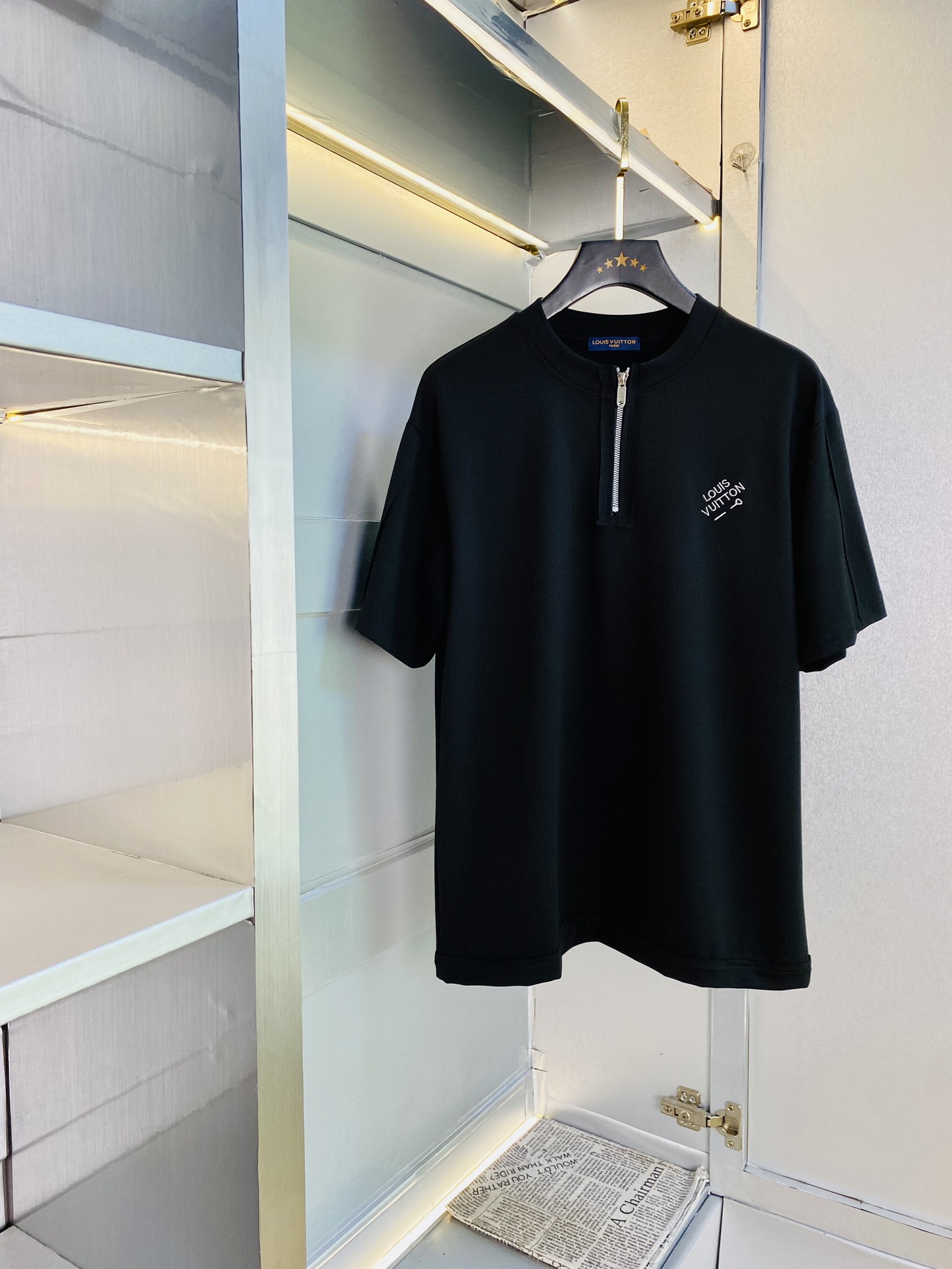 NO:472600,Wear 210 kilograms original order!  Fat Gospel Louis Vuitton Lv Original single quality 2025 latest short-sleeved T-shirt with five-point mid-sleeved selected counter custom-made top imported fabric with original wash mark!  Complete three standards, all the details are perfectly 1-to-1 reproduction, restore the authenticity 100% original hardware, high-end customized auxiliary materials, original factory original standards, excellent upper body effect!  M-3XL (175/130 catties M), louis vuitton,louis vuitton,t-shirt,tees,t-shirt,alexander wang19860909穿210斤 原单货！胖子福音路易威登Lv 原单品质 2025最新款 短袖T恤 五分袖中袖 精选专柜订制顶级进口面料 带原版洗水唛！三标齐全 所有细节做工完美1比1复刻 还原正品百分百 原版五金 高端订制辅料 原厂原标 上身效果超赞！码数偏大M-3XL(175/130斤穿M),,louis vuitton,louis vuitton,T-shirt,tees，t-shirt,alexander wang,Men's clothing