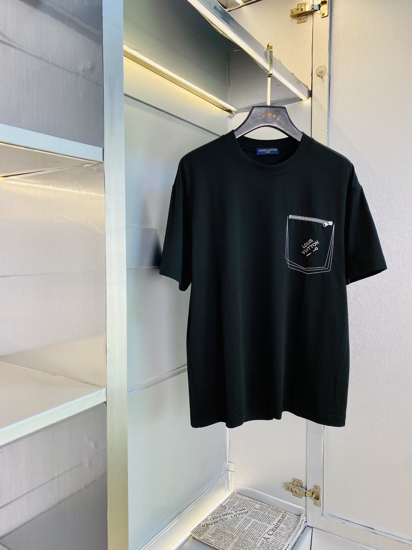 NO:509261,Wear 210 kilograms original order!  Fat Gospel Louis Vuitton Lv Original single quality 2025 latest short-sleeved T-shirt with five-point mid-sleeved selected counter custom-made top imported fabric with original wash mark!  Complete three standards, all the details are perfectly 1-to-1 reproduction, restore the authenticity 100% original hardware, high-end customized auxiliary materials, original factory original standards, excellent upper body effect!  M-3XL (175/130 catties M), louis vuitton,louis vuitton,t-shirt,tees,t-shirt,alexander wang19860909穿210斤 原单货！胖子福音路易威登Lv 原单品质 2025最新款 短袖T恤 五分袖中袖 精选专柜订制顶级进口面料 带原版洗水唛！三标齐全 所有细节做工完美1比1复刻 还原正品百分百 原版五金 高端订制辅料 原厂原标 上身效果超赞！码数偏大M-3XL(175/130斤穿M),,louis vuitton,louis vuitton,T-shirt,tees，t-shirt,alexander wang,Men's clothing