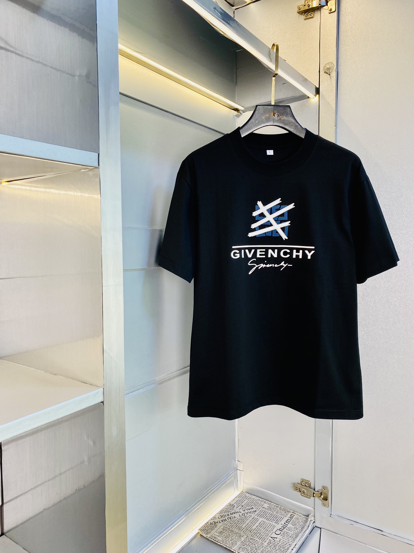 NO:513792,Wearing 210 pounds, gospel of fat man, couple outfit Givenchy Givenchy original quality, latest 2025 men's short-sleeved T-shirt, selected counter customized top-grade cotton imported fabric, all details are perfectly 1 to 1 replica, restore the authentic 100% original hardware, high-end customized auxiliary materials, original factory original standard, excellent upper body effect!  Code number M-4XL, given , given , given , given , T-shirt, tees, t-shirt, alexander wang19860909穿210斤 胖子福音 情侣装纪梵希Givenchy 原单品质 2025最新款 男装短袖T恤 精选专柜订制顶级纯棉进口面料 所有细节做工完美1比1复刻 还原正品百分百 原版五金 高端订制辅料 原厂原标 上身效果超赞！码数M-4XL,,givenchy,givenchy,T-shirt,tees，t-shirt,alexander wang,Men's clothing