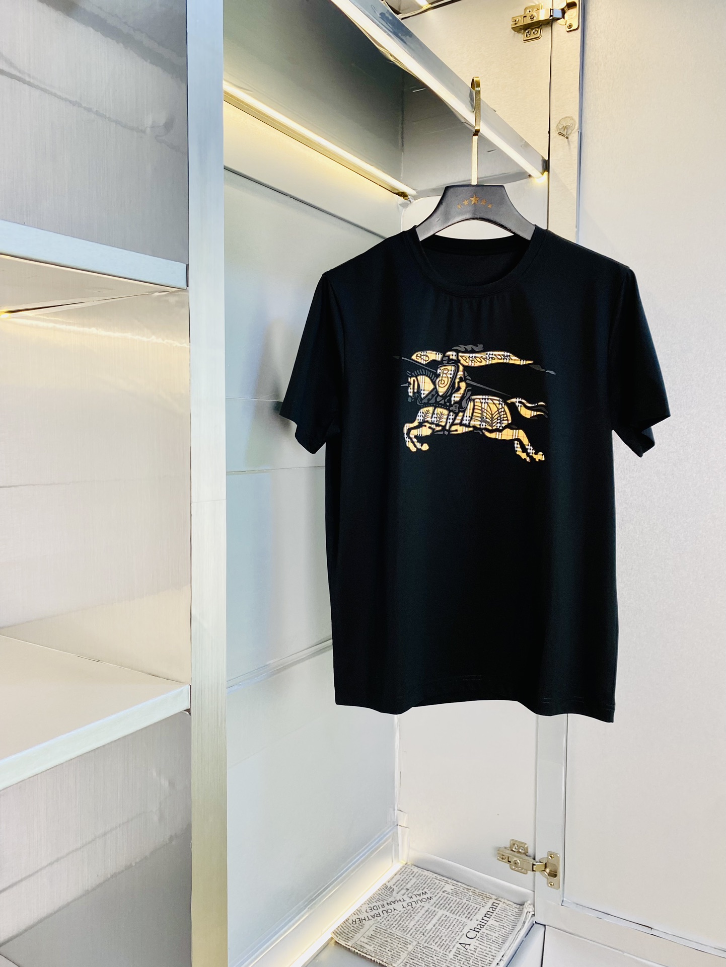 NO:486392,Wear 240 pounds, gospel of fat, couples, size M-6XL, Burberry, original single quality, latest 2025 round neck short-sleeved T-shirt, selected counter customized top-grade double mercerized cotton imported fabric, all details are perfectly 1 to 1 replica, restore the authentic 100% original hardware, high-end customized auxiliary materials, original factory original standard, excellent upper body effect!  ,burberry,burberry,T-shirt,tees,t-shirt,alexander wang19860909穿240斤 胖子福音 情侣款 码数M-6XL 巴宝莉Burberry 原单品质 2025最新款 圆领短袖T恤衣服 精选专柜订制顶级双丝光棉进口面料 所有细节做工完美1比1复刻 还原正品百分百 原版五金 高端订制辅料 原厂原标 上身效果超赞！,,burberry,burberry,T-shirt,tees，t-shirt,alexander wang,Men's clothing