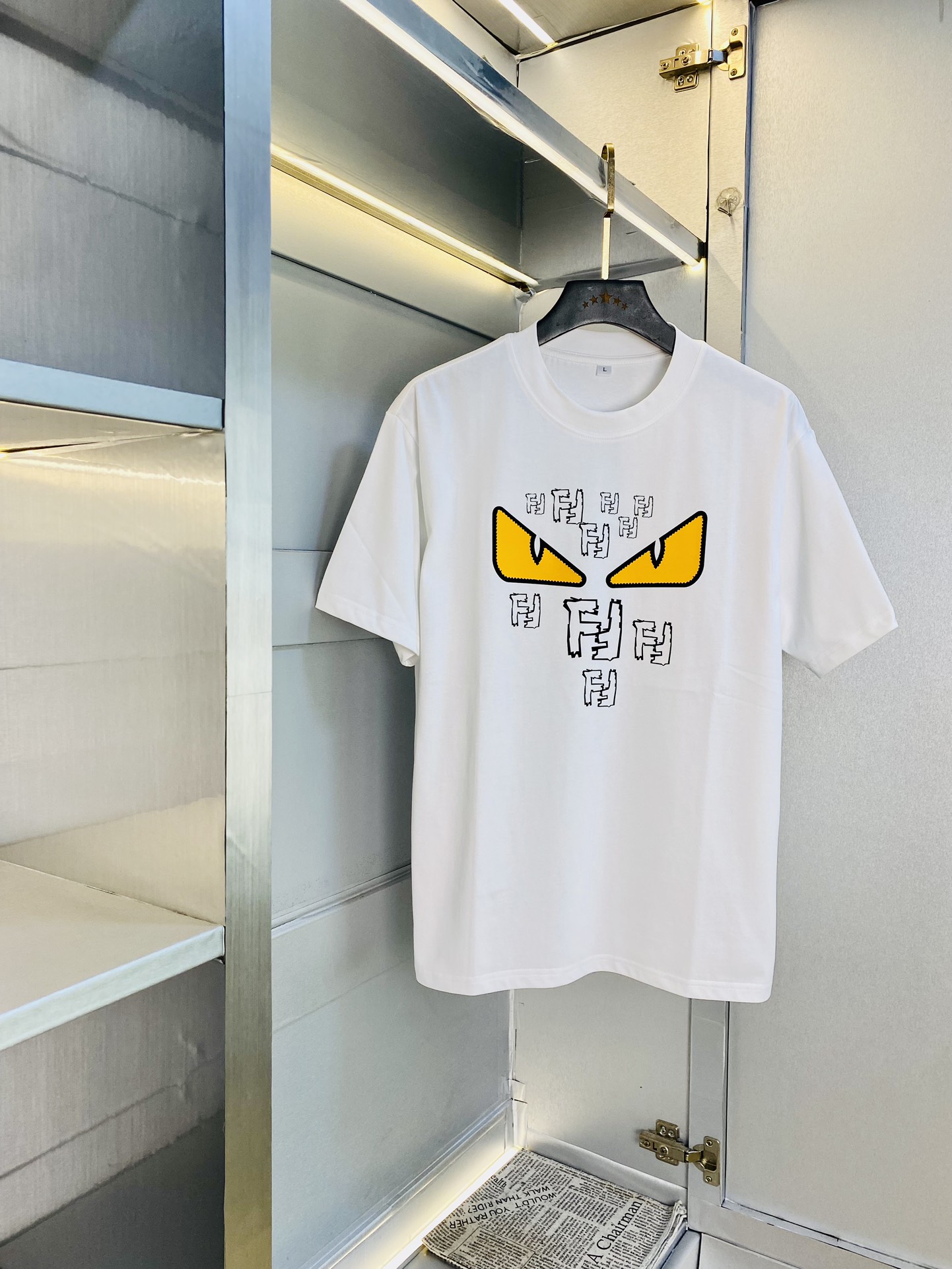 NO:529071,Wearing 210 pounds, Fatty Gospel, Couple outfit Fendi, Original quality, 2025 latest style, Men's short-sleeved T-shirt, Selected counter custom-made top-grade cotton imported fabric, all details are perfectly 1 to 1 replica, restore the authenticity 100% original hardware, high-end customized auxiliary materials, original factory original standard, excellent upper body effect!  Code number M-4XL, fendi, fendi, T-shirt, tees, t-shirt, alexander wang19860909穿210斤 胖子福音 情侣装芬迪Fendi 原单品质 2025最新款 男装短袖T恤 精选专柜订制顶级纯棉进口面料 所有细节做工完美1比1复刻 还原正品百分百 原版五金 高端订制辅料 原厂原标 上身效果超赞！码数M-4XL,,fendi,fendi,T-shirt,tees，t-shirt,alexander wang,Men's clothing