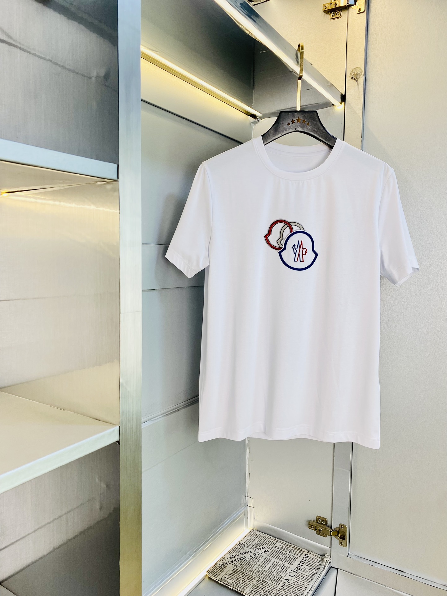 NO:494560,Wear 240 pounds, gospel of fat, couples, size M-6XL, masked Moncler, original single quality, latest style, round neck short-sleeved T-shirt, selected counter customized top-grade double mercerized cotton imported fabric, all details are perfectly 1 to 1 replica, restore the authentic 100% original hardware, high-end customized auxiliary materials, original factory original standard, excellent upper body effect!  ,Moncler,T-shirt,tees,t-shirt,alexander wang19860909穿240斤 胖子福音 情侣款 码数M-6XL 蒙口Moncler 原单品质 最新款 圆领短袖T恤衣服 精选专柜订制顶级双丝光棉进口面料 所有细节做工完美1比1复刻 还原正品百分百 原版五金 高端订制辅料 原厂原标 上身效果超赞！,,Moncler,T-shirt,tees，t-shirt,alexander wang,Men's clothing