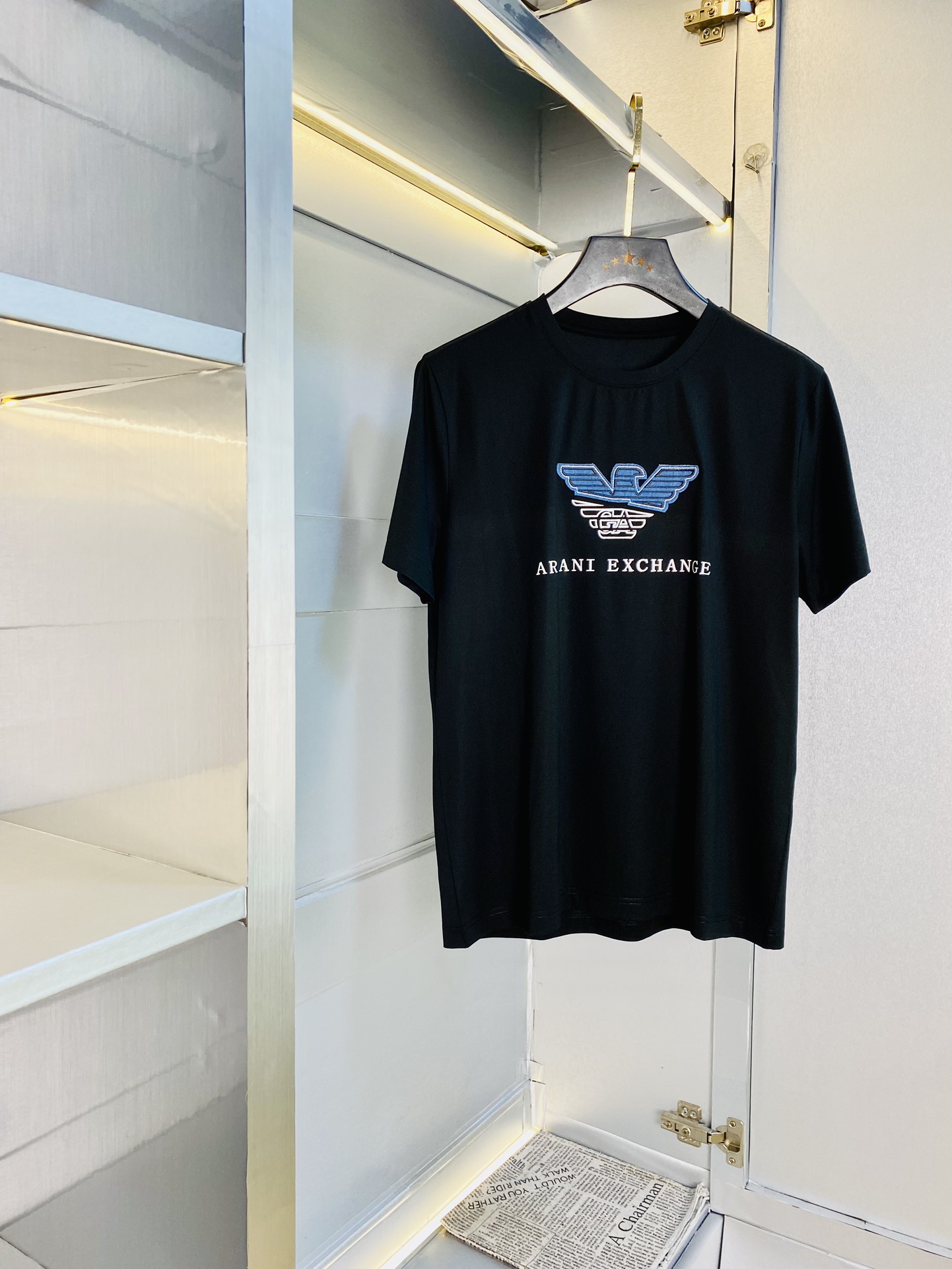 NO:486370,Wear 240 pounds, gospel of fat, couples, size M-6XL, Armani, original single quality, latest 2025 round neck short-sleeved T-shirt, selected counter customized top-grade double mercerized cotton imported fabric, all details are perfectly 1 to 1 replica, restore the authentic 100% original hardware, high-end customized auxiliary materials, original factory original standard, excellent upper body effect!  ,,armani,armani,T-shirt,tees,t-shirt,alexander wang19860909穿240斤 胖子福音 情侣款 码数M-6XL 阿玛尼Armani 原单品质 2025最新款 圆领短袖T恤衣服 精选专柜订制顶级双丝光棉进口面料 所有细节做工完美1比1复刻 还原正品百分百 原版五金 高端订制辅料 原厂原标 上身效果超赞！,,armani,armani,T-shirt,tees，t-shirt,alexander wang,Men's clothing