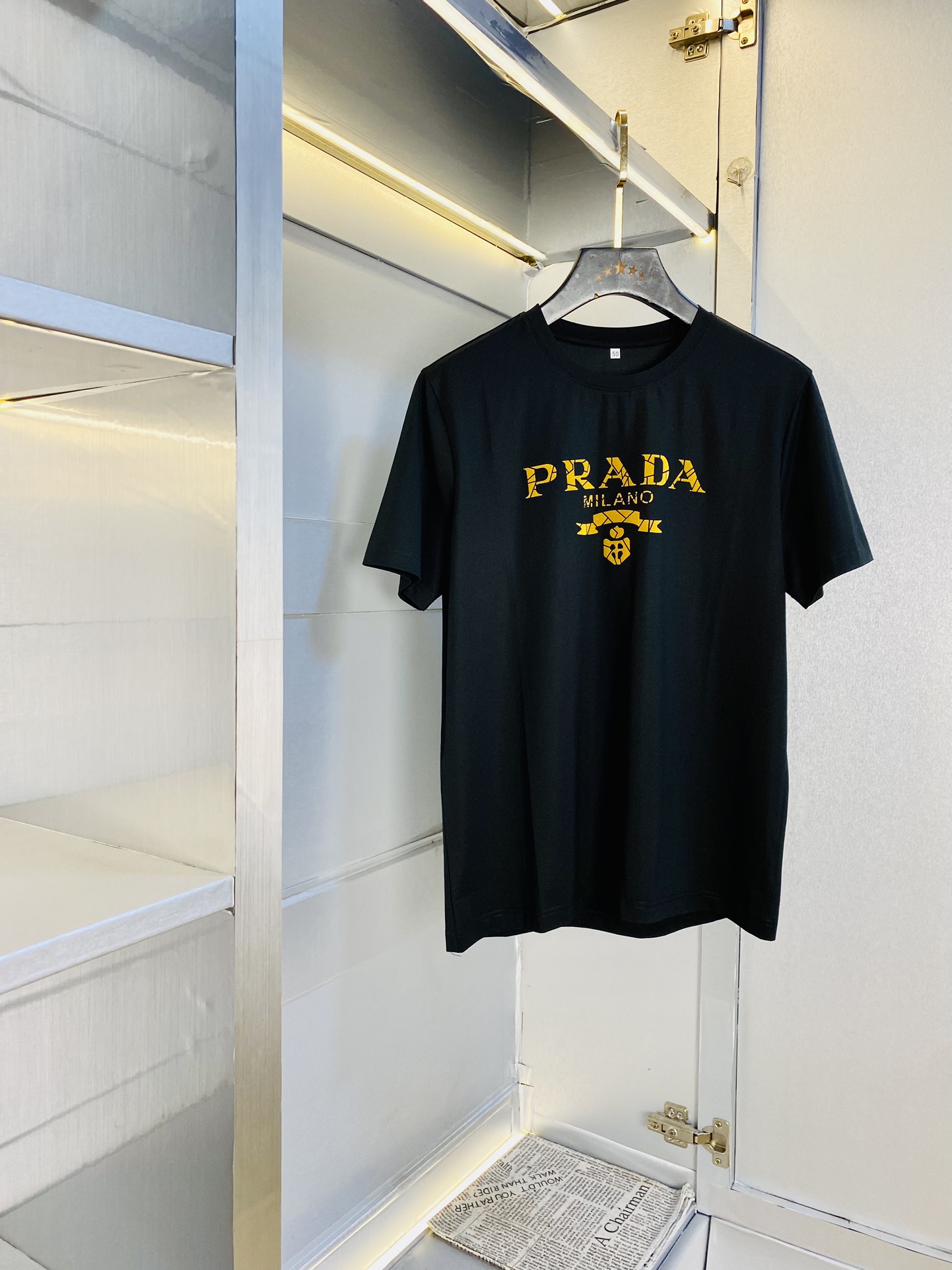 NO:545762,Wearing pounds, fat man's gospel, couple's model, size M-6XL, Prada Prada, original single quality, latest style, round neck short-sleeved T-shirt, selected counter customized top-grade double mercerized cotton imported fabric, all details are perfectly 1 to 1 replica, restore the authentic 100% original hardware, high-end customized auxiliary materials, original factory original standard, excellent upper body effect!  ,,prada,prada,T-shirt,tees,t-shirt,alexander wang19860909穿 斤 胖子福音 情侣款 码数M-6XL 普拉达Prada 原单品质 最新款 圆领短袖T恤衣服 精选专柜订制顶级双丝光棉进口面料 所有细节做工完美1比1复刻 还原正品百分百 原版五金 高端订制辅料 原厂原标 上身效果超赞！,,prada,prada,T-shirt,tees，t-shirt,alexander wang,Men's clothing