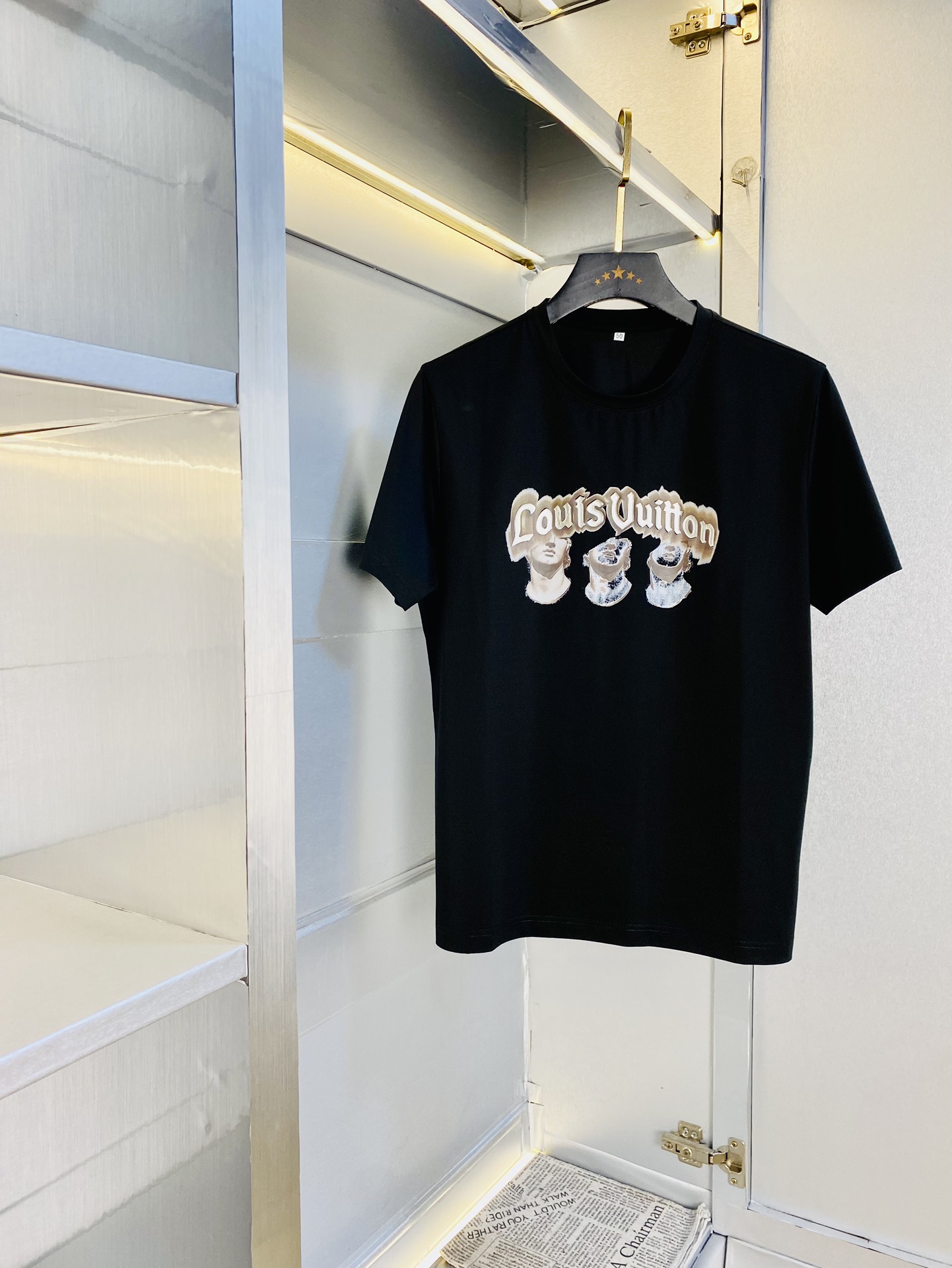 NO:501067,Wear 220 pounds Fatty Gospel Couple model Size M-6XL Louis Vuitton Lv Original quality Latest model Round neck short-sleeved T-shirts and clothes Selected counter custom top-grade double mercerized cotton imported fabrics All details are perfectly 1 to 1 replica, restore the authentic 100% original hardware High-end customized auxiliary materials Original original mark The upper body effect is super good!  ,,louis vuitton,louis vuitton,T-shirt,tees,t-shirt,alexander wang19860909穿220 斤 胖子福音 情侣款 码数M-6XL 路易威登Lv 原单品质 最新款 圆领短袖T恤衣服 精选专柜订制顶级双丝光棉进口面料 所有细节做工完美1比1复刻 还原正品百分百 原版五金 高端订制辅料 原厂原标 上身效果超赞！,,louis vuitton,louis vuitton,T-shirt,tees，t-shirt,alexander wang,Men's clothing
