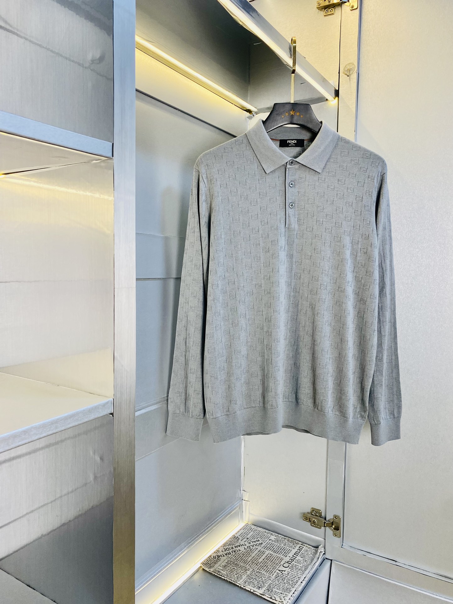 NO:513233,210 catties Fendi original single-quality long-sleeved lapel sweater 2025 latest long-sleeved lapel sweater Selected counter custom-made top-grade European wool imported fabrics All details are perfectly 1 to 1 replica restored authentic 100% original hardware High-end custom auxiliary materials Original mark The upper body effect is excellent M-3XL (175/130 catties M), fendi, fendi, sweaters, alexander wang19860909可穿210斤 芬迪Fendi 原单品质长袖翻领毛衣 2025最新款 长袖翻领羊毛衫 精选专柜订制顶级欧洲羊毛进口面料 所有细节做工完美1比1复刻 还原正品百分百 原版五金 高端订制辅料 原厂原标 上身效果超赞 码数M-3XL(175/130斤穿M),,fendi,fendi,sweaters,alexander wang,Men's clothing