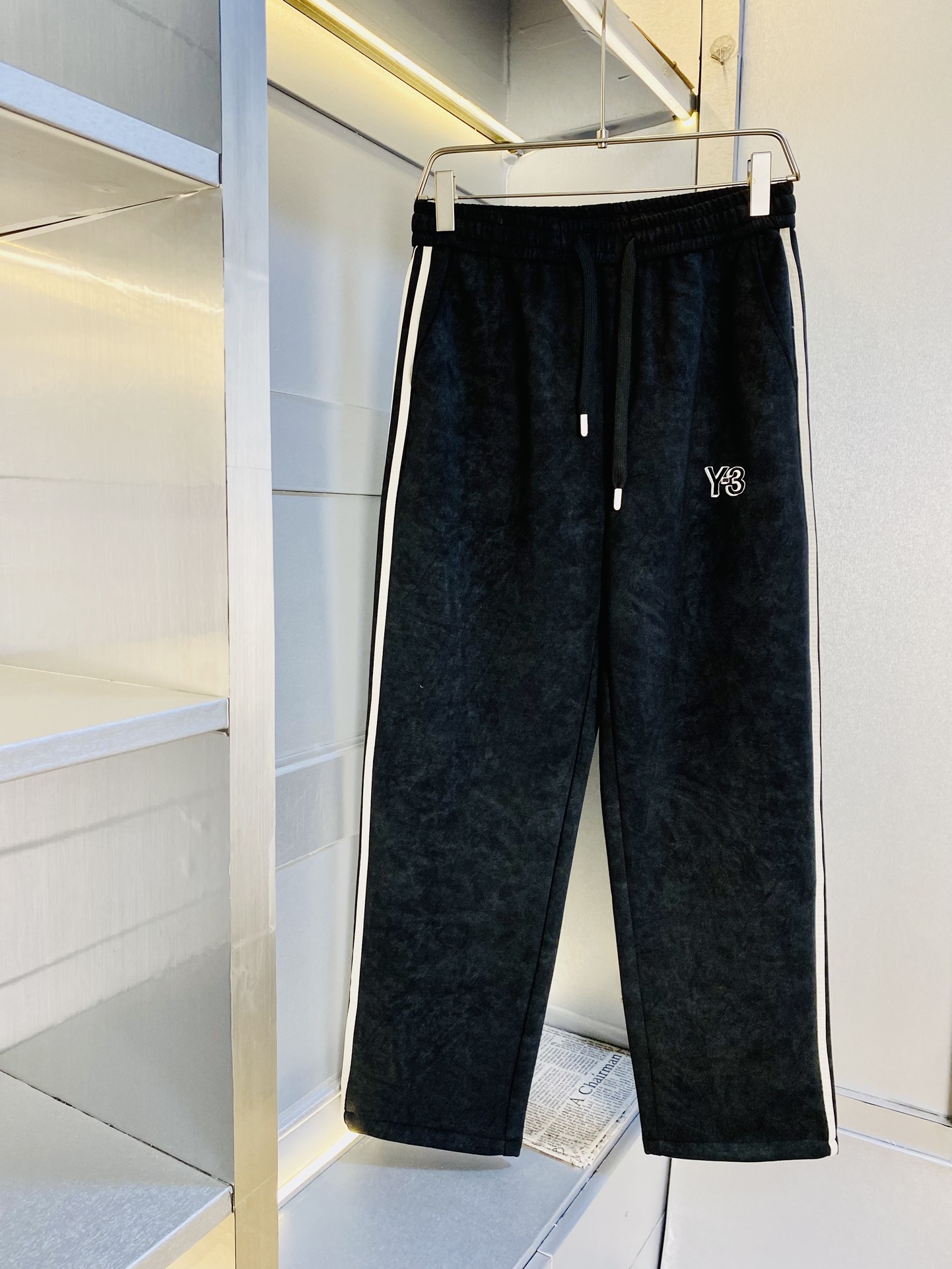 NO:511604,The original official website can wear 200 catties Y-3 y3 simple and fashionable casual pants, wardrobe elastic pants, straight trousers, trousers, sports pants, wide-leg pants, very comfortable to wear, low-key and luxurious, very classy when worn, and there is no need to say much about the style and cutting of the pants. The upper body is exquisite and vivid. The truly first-class material. The truly palace-grade casual pants, elastic pants, uses Turkish cotton, produces the most famous tannin cloth. The quality is excellent, and the pants are soft after heavy washing!  Straight-footed style, not picky, absolutely stylish, expert design, extremely luxurious. Number of codes: 28-36, alexander wang19860909官网原单货 可穿200斤Y-3 y3简约时尚 休闲裤卫裤松紧裤直筒裤长裤运动裤阔腿裤身穿着非常舒适 低调不失奢华 穿出去非常有档次,裤型款式和裁剪亦无需多言 上身精致跃然.真正一等一顶级质料 真正殿堂级的休闲裤松紧裤,选用土耳其的棉花 生产出最有名的单宁布 品质卓然,经过重水洗使得裤子很柔软！直脚的版型 不挑人 上身绝对的有型 达人设计 极度奢华.码数:28-36,,alexander wang,Men's clothing