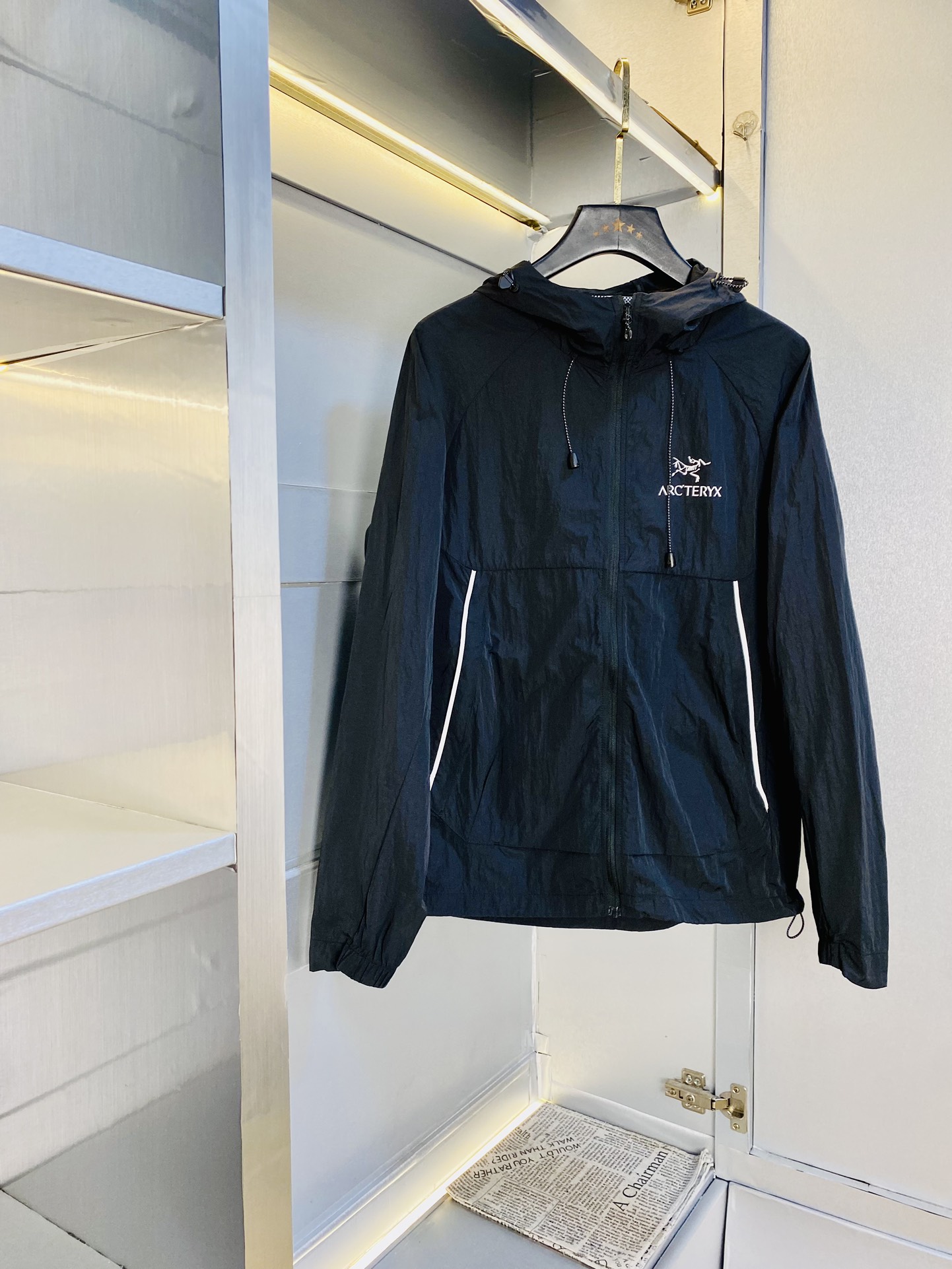 NO:509281,Original order on the official website, 200 kilogram Arcteryx 2025 summer model!  New sunscreen protective clothing jacket jacket, three-standard complete hardware belt logo, high-quality, original fabric, same style as internet celebrity, custom hardware accessories, very comfortable, super versatile and beautiful jacket, non-market ordinary version, random comparison, absolutely guaranteed quality, color picture, size L-4XL, arc'teryx, jackets & coats, jackets & coats, alexander wang19860909官网原单货 可穿200斤始祖鸟Arcteryx 2025夏季夏款！新款防晒衣防嗮衣外套夹克 三标齐全五金带Logo 高版本高品质 原版面料网红明星同款 开模定制五金辅料 感非常舒服 超级百搭好看的一款外套 非市场普通版本 随意对比 品质绝对保证 颜色图色 尺码L-4XL,arc'teryx,jackets & coats,jackets & coats,alexander wang,Men's clothing