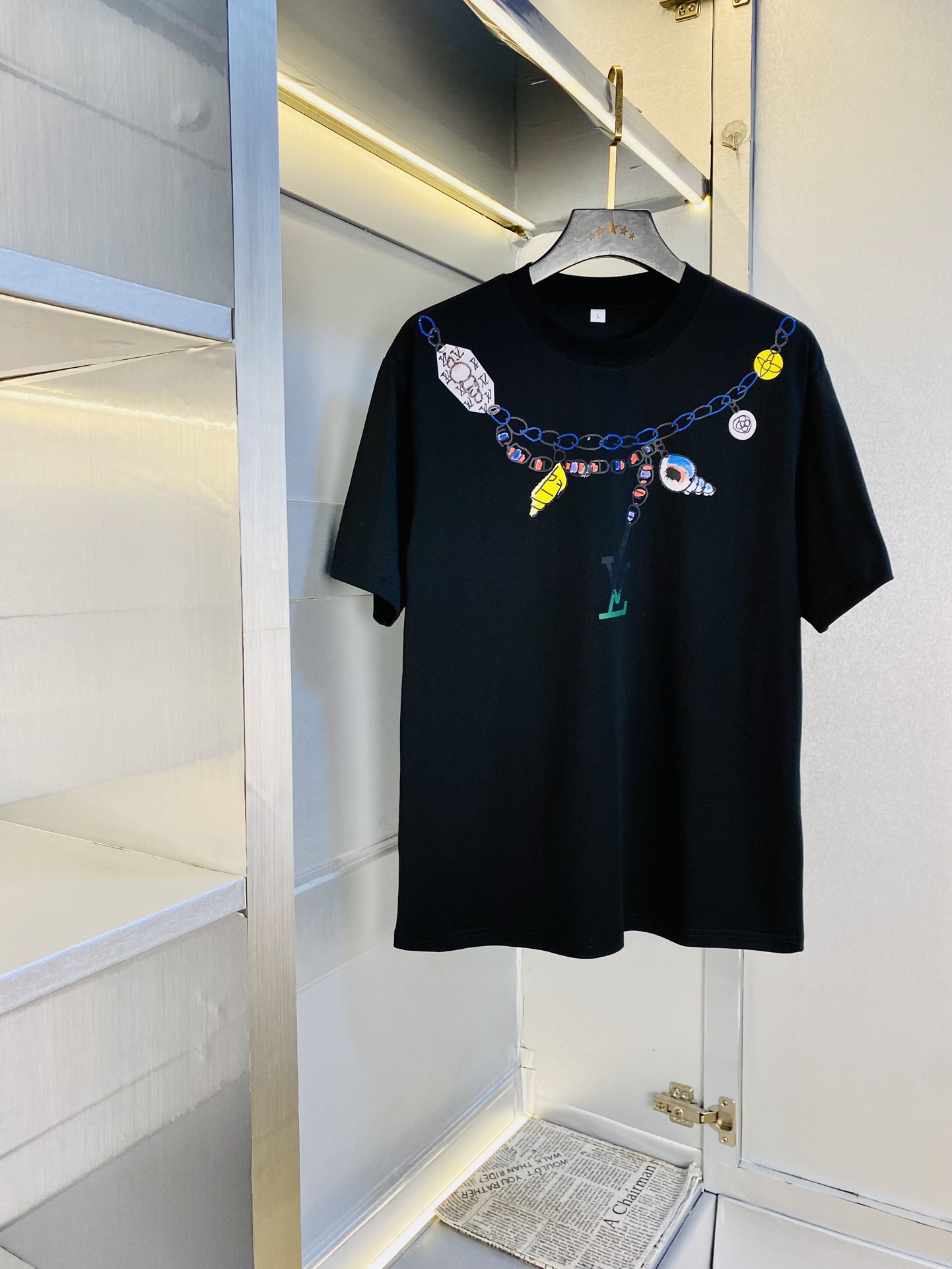 NO:509284,Wearing 210 pounds, Fatty Gospel, couple outfit Louis Vuitton Lv, original single quality, latest 2025 men's short-sleeved T-shirt, selected counter custom top imported fabrics, all details are perfectly 1 to 1 replica, restore the authentic 100% original hardware, high-end customized auxiliary materials, original factory original standard, excellent upper body effect!  M-4XL, louis vuitton,louis vuitton,t-shirt,tees,t-shirt,alexander wang19860909穿210斤 胖子福音 情侣装路易威登Lv 原单品质 2025最新款 男装短袖T恤 精选专柜订制顶级进口面料 所有细节做工完美1比1复刻 还原正品百分百 原版五金 高端订制辅料 原厂原标 上身效果超赞！码数偏大M-4XL,,louis vuitton,louis vuitton,T-shirt,tees，t-shirt,alexander wang,Men's clothing