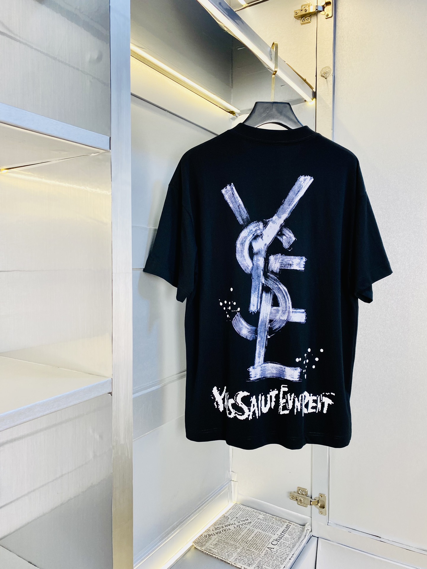 NO:509268,Wear 240 pounds, gospel of fat man, couple outfit Saint Laurent Ysl original single quality, latest 2025 men's short-sleeved T-shirt, selected counter custom top imported fabrics, all details are perfectly 1 to 1 replica, restore the authentic 100% original hardware, high-end customized auxiliary materials, original factory original standard, excellent upper body effect!  M-3XL (175/catties piercing L), saint laurent, saint laurent, T-shirt, tees, t-shirt, alexander wang19860909穿240斤 胖子福音 情侣装圣罗兰Ysl 原单品质 2025最新款 男装短袖T恤 精选专柜订制顶级进口面料 所有细节做工完美1比1复刻 还原正品百分百 原版五金 高端订制辅料 原厂原标 上身效果超赞！码数偏大M-3XL（175/斤穿L）,,saint laurent,saint laurent,T-shirt,tees，t-shirt,alexander wang,Men's clothing