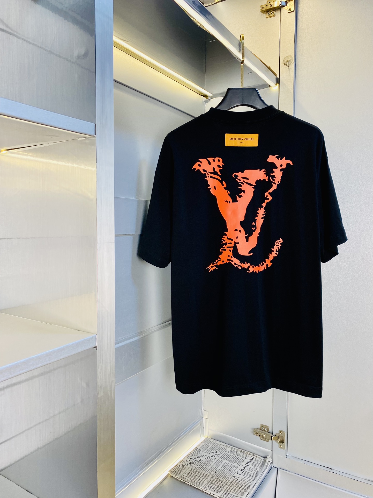 NO:509271,Wearing 240 pounds, Fatty Gospel, couple outfit Louis Vuitton Lv, original single quality, latest 2025 men's short-sleeved T-shirt, selected counter custom top imported fabrics, all details are perfectly 1 to 1 replica, restore the authentic 100% original hardware, high-end customized auxiliary materials, original factory original standard, excellent upper body effect!  M-3XL (175/catties wear L), louis vuitton,louis vuitton,t-shirt,tees,t-shirt,alexander wang19860909穿240斤 胖子福音 情侣装路易威登Lv 原单品质 2025最新款 男装短袖T恤 精选专柜订制顶级进口面料 所有细节做工完美1比1复刻 还原正品百分百 原版五金 高端订制辅料 原厂原标 上身效果超赞！码数偏大M-3XL（175/斤穿L）,,louis vuitton,louis vuitton,T-shirt,tees，t-shirt,alexander wang,Men's clothing