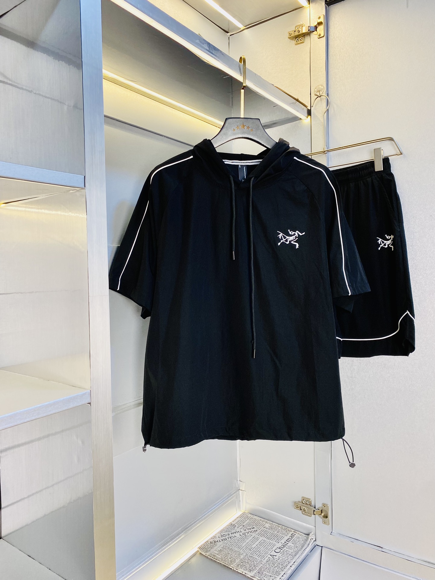 NO:508343,The original order of the official website can wear 220 kilograms. Archaeopteryx. Simple and fashionable. Summer and summer new quick-drying suit. Short-sleeved short-sleeved suit. It is very comfortable to wear. It is low-key and luxurious. It is very classy when worn. The trouser style and cutting are not much to say. The upper body is exquisite and vivid. The truly first-class quality is the real palace-grade casual pants, elastic pants, made of Turkey cotton, and the most famous tannin cloth. The quality is excellent. It has heavy washing and makes the pants very soft!  Straight-footed style, not picky, the upper body is absolutely stylish, extremely luxurious. Size: M-3XL (175/130 catties wear M), arc'teryx, shorts, T-shirt, alexander wang19860909官网原单货 可穿220斤 始祖鸟Arcteryx 简约时尚 夏季夏款新款速干套装短袖套装短裤套装 身穿着非常舒适 低调不失奢华 穿出去非常有档次,裤型款式和裁剪亦无需多言 上身精致跃然.真正一等一顶级质料 真正殿堂级的休闲裤松紧裤,选用土耳其的棉花 生产出最有名的单宁布 品质卓然,经过重水洗使得裤子很柔软！直脚的版型 不挑人 上身绝对的有型 极度奢华.码数:M-3XL（175/130斤穿M）,arc'teryx,shorts,T-shirt,alexander wang,Men's clothing