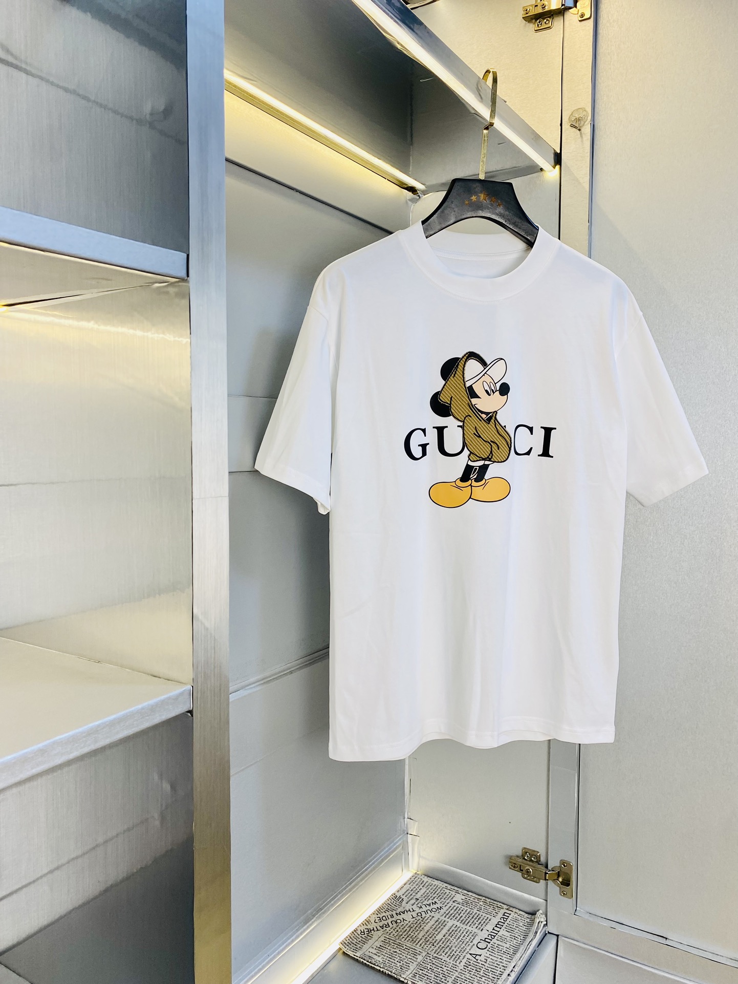 NO:529075,Wearing 210 pounds, Fatty Gospel, Couple costume Gucci, Original quality, 2025 latest style, Men's short-sleeved T-shirt, Selected counter custom-made top mercerized cotton imported fabric, all details are perfectly 1 to 1 replica, restore the authentic 100% original hardware, high-end customized auxiliary materials, original factory original standard, the upper body effect is excellent!  Code number M-4XL, gucci, T-shirt,tees, t-shirt,alexander wang19860909穿210斤 胖子福音 情侣装古奇Gucci 原单品质 2025最新款 男装短袖T恤 精选专柜订制顶级丝光棉进口面料 所有细节做工完美1比1复刻 还原正品百分百 原版五金 高端订制辅料 原厂原标 上身效果超赞！码数M-4XL,,gucci,T-shirt,tees，t-shirt,alexander wang,Men's clothing