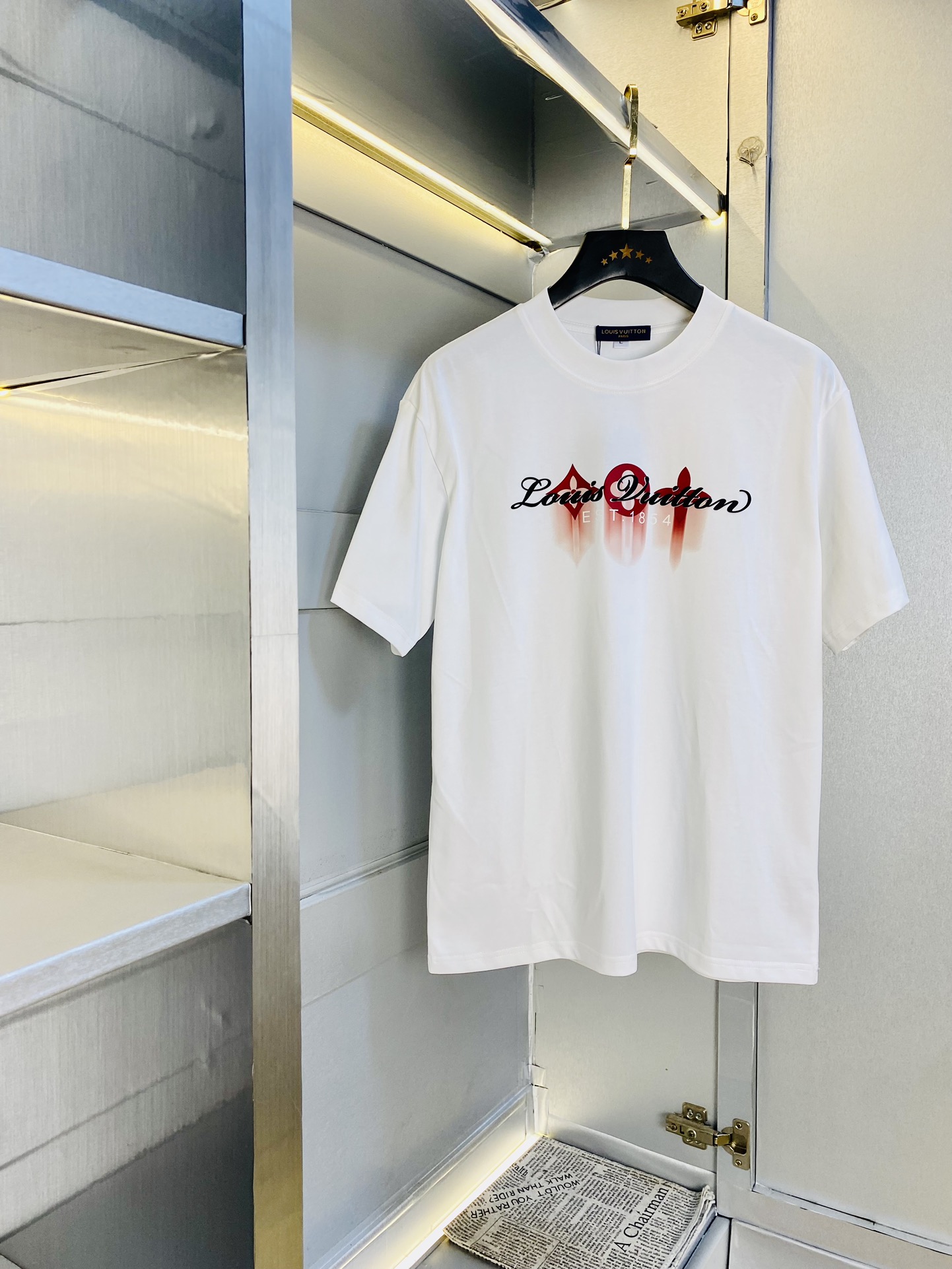 NO:610889,Wearing 210 pounds, Fat Man’s Gospel, Couple’s Wear, Louis Vuitton Lv, Original Order Quality, 2025 Latest Men’s Short-Sleeved T-shirt, Selected Counter Customized Top-grade Mercerized Cotton Imported Fabric, All Details Perfectly Workmanship, 1:1 Reproduction, 100% Authentic, Original Hardware, High-End Custom Accessories, Original Factory Original Label, The upper body effect is amazing!  Size M-4XL,,louis vuitton,louis vuitton,T-shirt,tees,t-shirt,alexander wang19860909穿210斤 胖子福音 情侣装路易威登Lv 原单品质 2025最新款 男装短袖T恤 精选专柜订制顶级丝光棉进口面料 所有细节做工完美1比1复刻 还原正品百分百 原版五金 高端订制辅料 原厂原标 上身效果超赞！码数M-4XL,,louis vuitton,louis vuitton,T-shirt,tees，t-shirt,alexander wang,Men's clothing