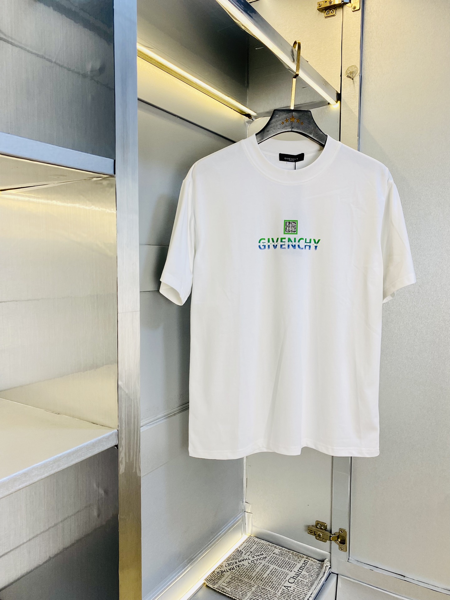 NO:529076,Wearing 210 pounds, gospel of fat man, couple outfit Givenchy Givenchy original quality, latest 2025 men's short-sleeved T-shirt, selected counter customized top mercerized cotton imported fabric, all details are perfectly 1 to 1 replica, restore the authentic 100% original hardware, high-end customized auxiliary materials, original factory original standard, excellent upper body effect!  Code number M-4XL, given , given , given , given , T-shirt, tees, t-shirt, alexander wang19860909穿210斤 胖子福音 情侣装纪梵希Givenchy 原单品质 2025最新款 男装短袖T恤 精选专柜订制顶级丝光棉进口面料 所有细节做工完美1比1复刻 还原正品百分百 原版五金 高端订制辅料 原厂原标 上身效果超赞！码数M-4XL,,givenchy,givenchy,T-shirt,tees，t-shirt,alexander wang,Men's clothing