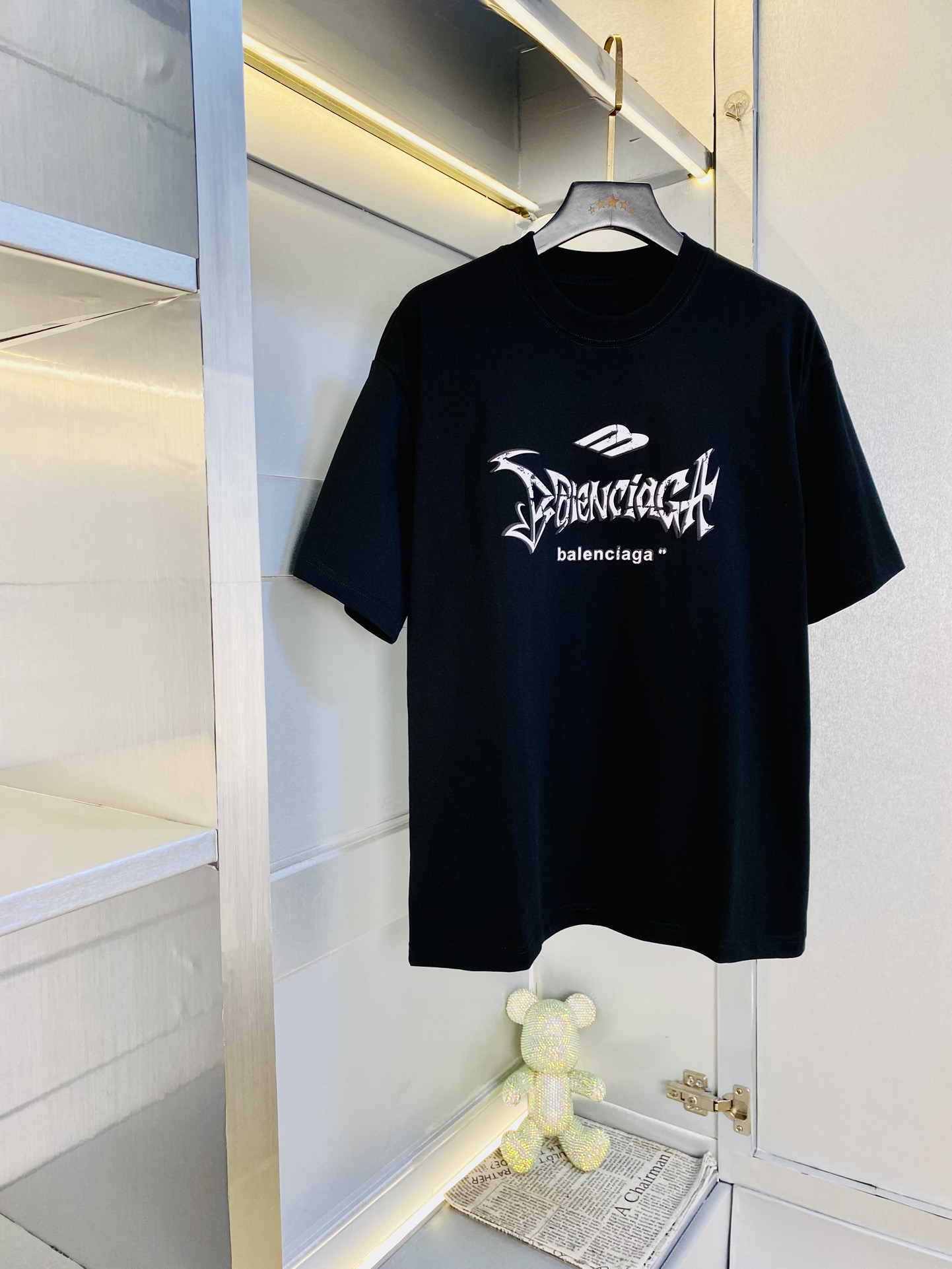 NO:512464,Wear 240 pounds, gospel of fat man, couple outfit Balenciaga, original quality, latest 2025, men's short-sleeved T-shirt, selected counter customized top mercerized cotton imported fabric, all details are perfectly 1 to 1 replica, restore the authentic 100% original hardware, high-end customized auxiliary materials, original factory original standard, excellent upper body effect!  M-3XL (175/130-150 catties M), balenciaga, balenciaga, T-shirt, tees, t-shirt, alexander wang19860909穿240斤 胖子福音 情侣装巴黎世家Balenciaga 原单品质 2025最新款 男装短袖T恤 精选专柜订制顶级丝光棉进口面料 所有细节做工完美1比1复刻 还原正品百分百 原版五金 高端订制辅料 原厂原标 上身效果超赞！码数偏大M-3XL(175/130-150斤穿M),,balenciaga,balenciaga,T-shirt,tees，t-shirt,alexander wang,Men's clothing